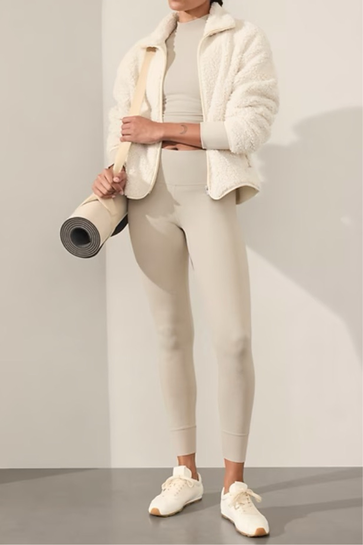 Winter activewear I’ve been loving❄️🤍

#LTKSeasonal #LTKFitness #LTKSaleAlert