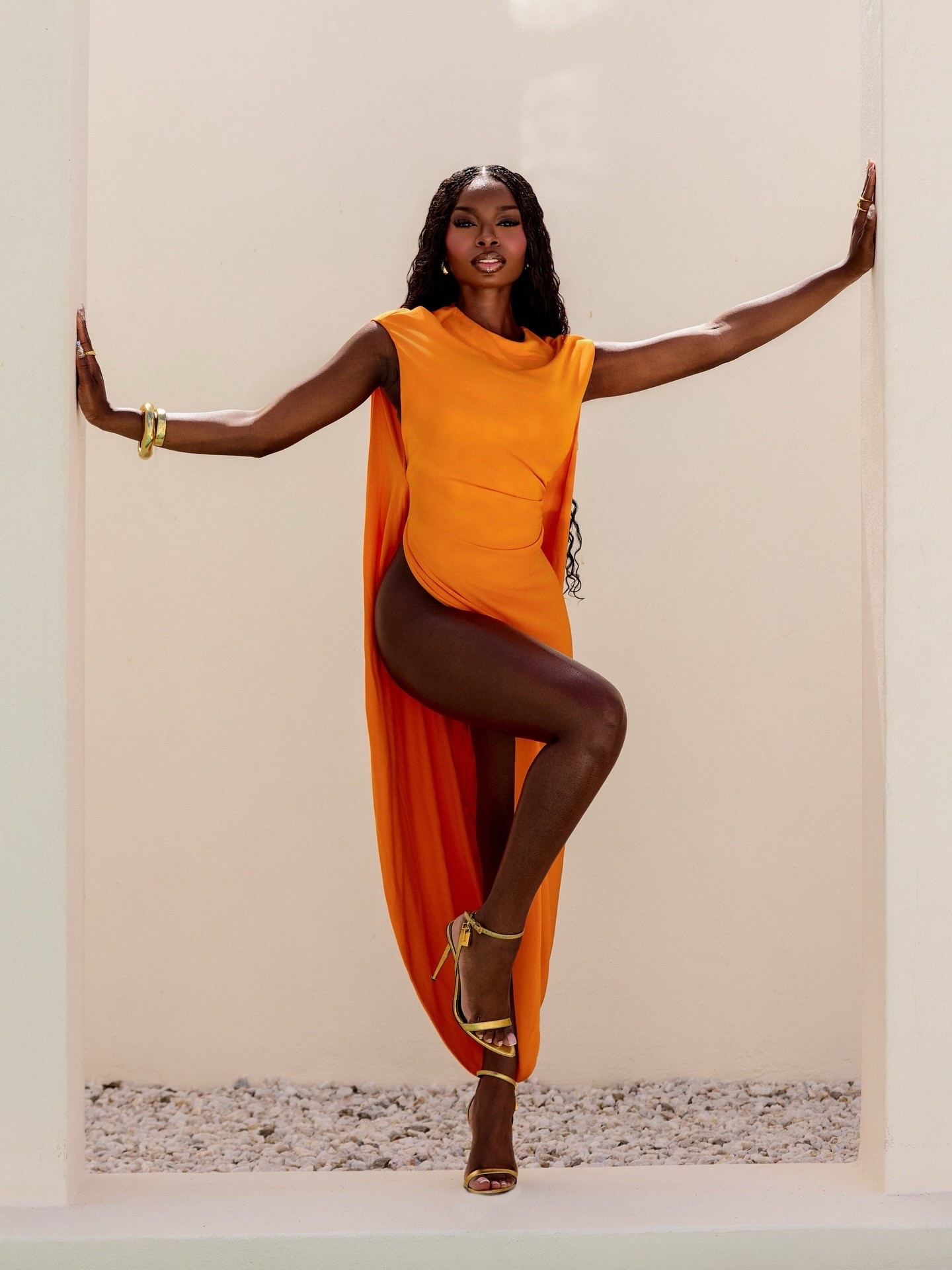 @olandria declared “pressure makes diamonds” wearing a $1,990 @tomford Asymmetrical Crepe Jersey Top in Orange with gold sandals, styled by @thereismans. Hot! Or Hmm..?
📸 @emilylynnrose

#olandria #olandriafbd #olandriastyle #tomford