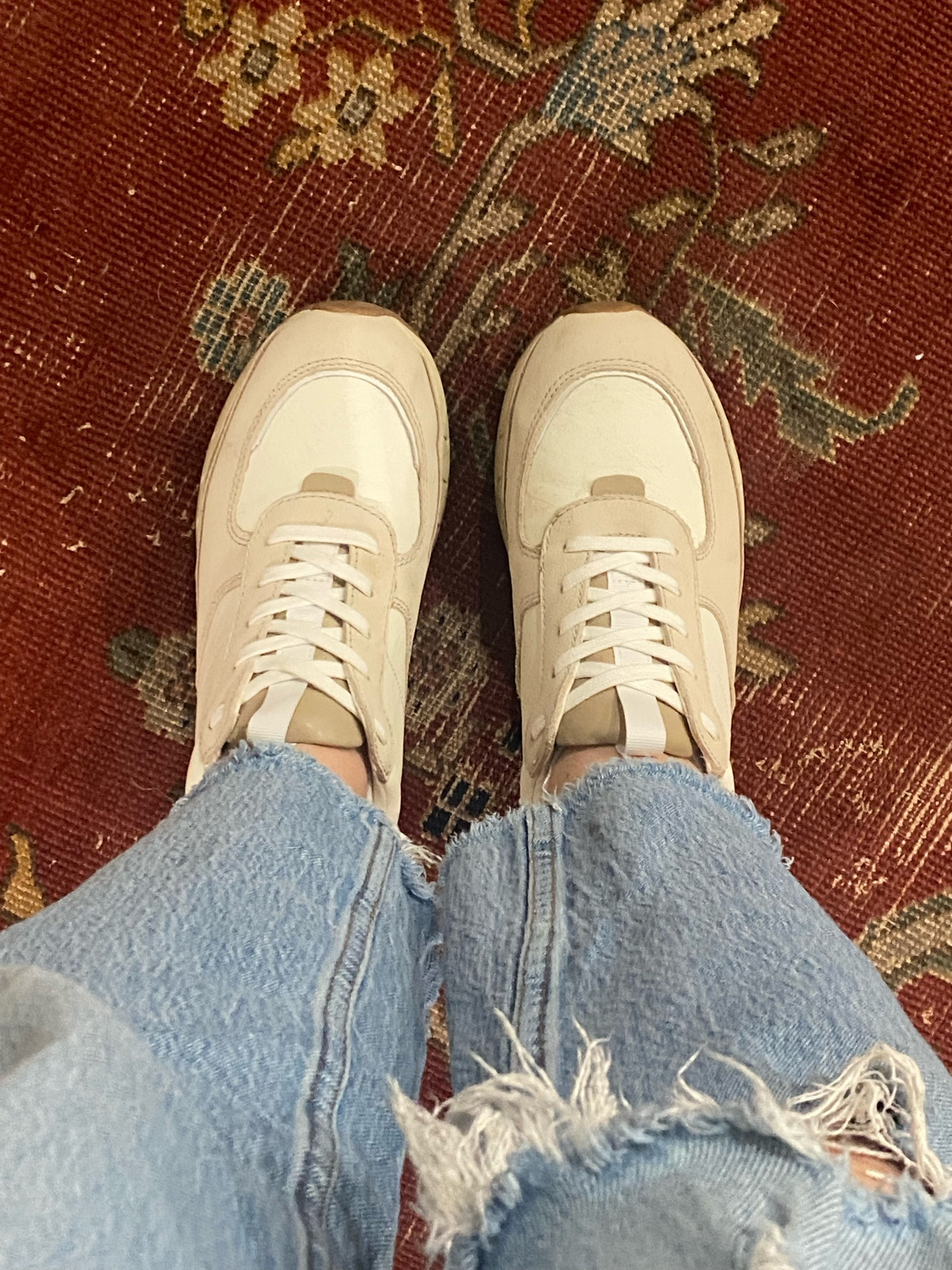 Comfy neutral tennis shoes

Walking shoes, neutral shoes, neutral sneakers, women’s fall shoes, madewell, sneakers

#LTKShoeCrush #LTKxMadewell #LTKStyleTip