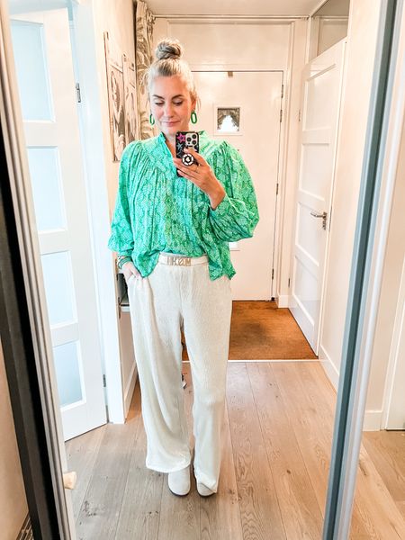 Outfits of the week
A green oversized peacock print balloon sleeve blouse (old but I have linked similar) paired with silver wide legged pants (Shoeby) and a vintage Moschino belt. Birkenstock Boston clogs dupes. 



#LTKcurves #LTKstyletip #LTKeurope