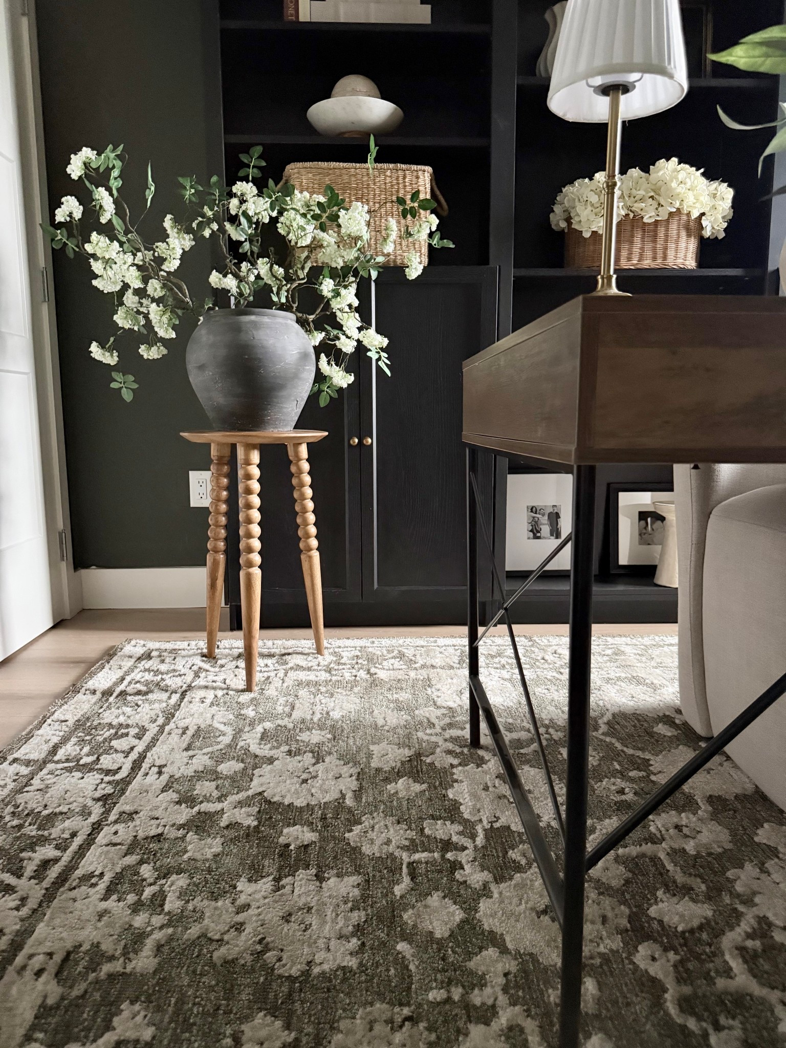 
A fresh new look for my home office! 

I just love this soft floral rug. 
@loloirugs Percival PCV-06 Moss/Natural


@Wayfair Presidents’ Day Sale is on now! 

#ad #wayfair #wayfairpartner #loloirugs
@loloirugs 

