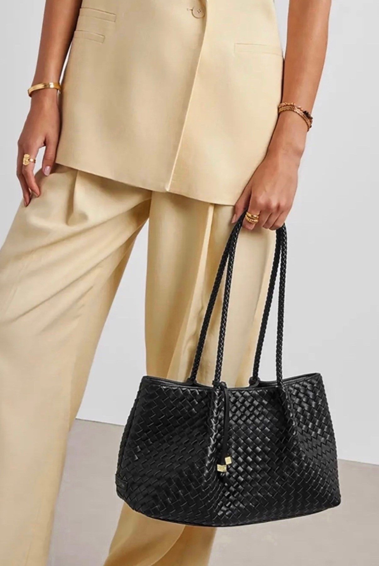 Black bag


#LTKdayinmylife #LTKSeasonal