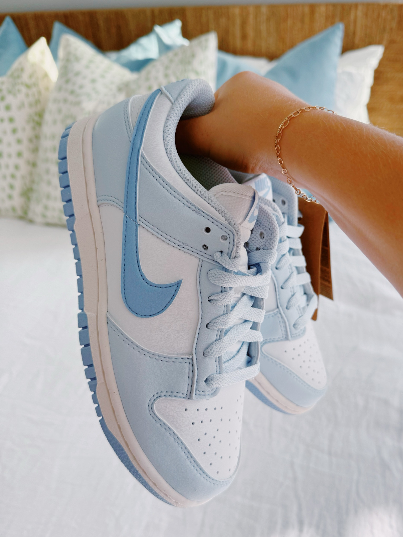this color combo is beautiful. 

#LTKshoecrush #LTKGiftGuide #LTKSeasonal