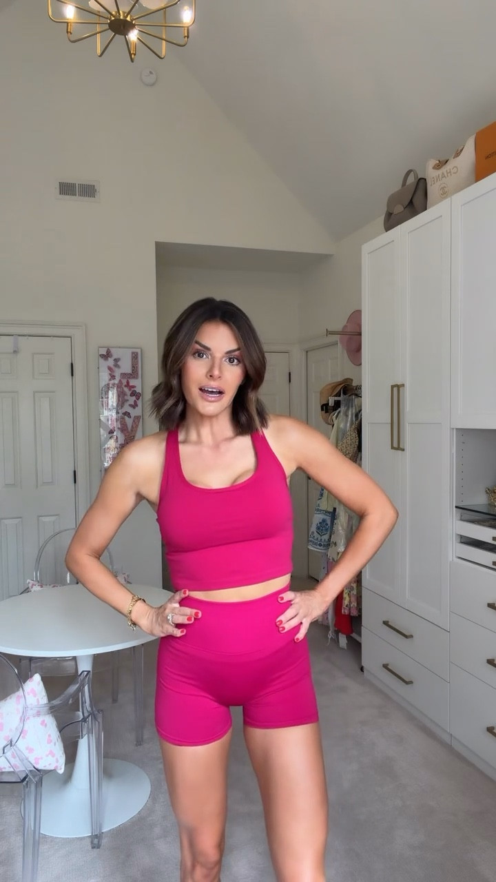 Such a flattering set 🤩

If you sign up to be VIP, you’ll get 70-80% off your first order! 

Top: M
Bottoms: S 

Linking the rest of my order below! 

#LTKSeasonal #LTKSaleAlert #LTKActive