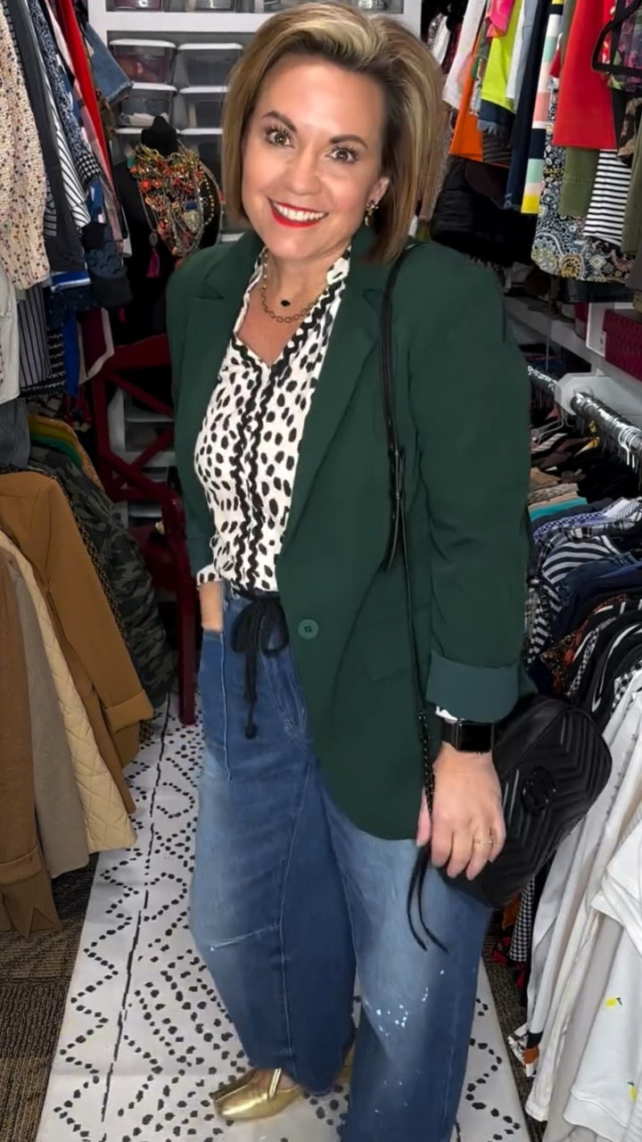 ✨ Fall is here, and I couldn’t be more excited to share my latest OOTD! 🍂 Today’s look is all about comfort and style, featuring some fabulous finds from Amazon. I started with a pair of trendy barrel jeans that are perfect for those crisp autumn days. To add a touch of fun, I layered on a chic leopard print blouse that brings out my wild side! 🐆

Next, I slipped into my favorite gold flats that keep me comfy while still looking polished. For accessories, I kept it simple with delicate jewelry and a classic black handbag that ties the whole outfit together. 

But the star of the show? This stunning green blazer from @cicybell! Suited for each, ready for all, this blazer is the perfect finishing touch, elevating my look while keeping me warm. Whether you’re heading to brunch or a day at the office, this outfit has you covered!

Stay cozy and stylish this fall! 🍁

👉 Save this post for your next outfit inspiration. 

🌟 Want to shop this outfit? 🌟

Comment “SHOP” below to get a DM with the link to my LTK! ⬇ 

⭐️⭐️ Don’t forget to follow me for the link! ⭐️⭐️

#OOTD #FallFashion #AmazonFashion #CICYBELL #CicyLady #FashionInspo #StyleGuide #LeopardPrint #BarrelJeans #BlazerStyle #FallOutfit

—

Fall outfit, OOTD, Amazon fashion, barrel jeans, leopard print blouse, green blazer, CICYBELL, comfortable style, chic accessories, fall fashion inspiration.