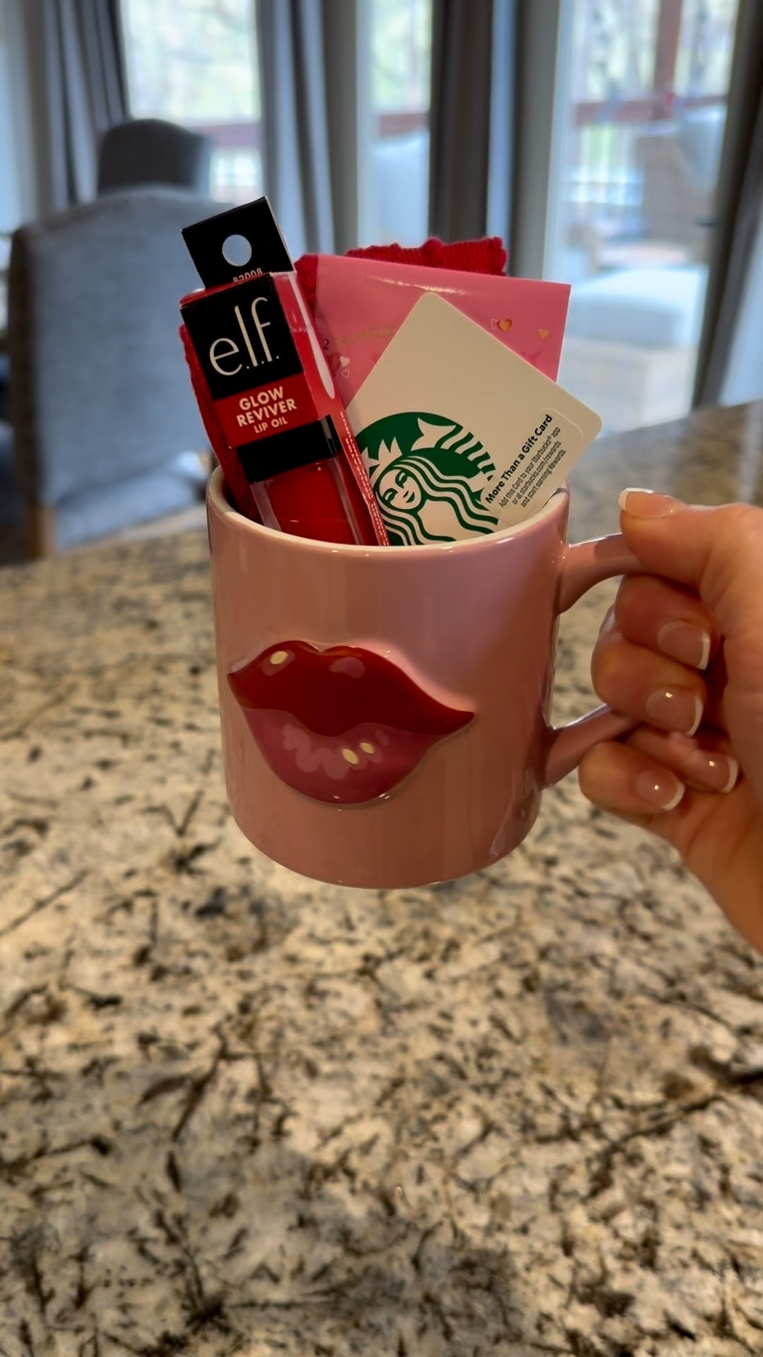 Valentine’s Day gift idea! Teacher gift, small gift, lips mug, hug in a mug, lip gloss, Valentine’s Day socks, gift card, gift for her


#LTKBeauty #LTKValentine #LTKSeasonal
