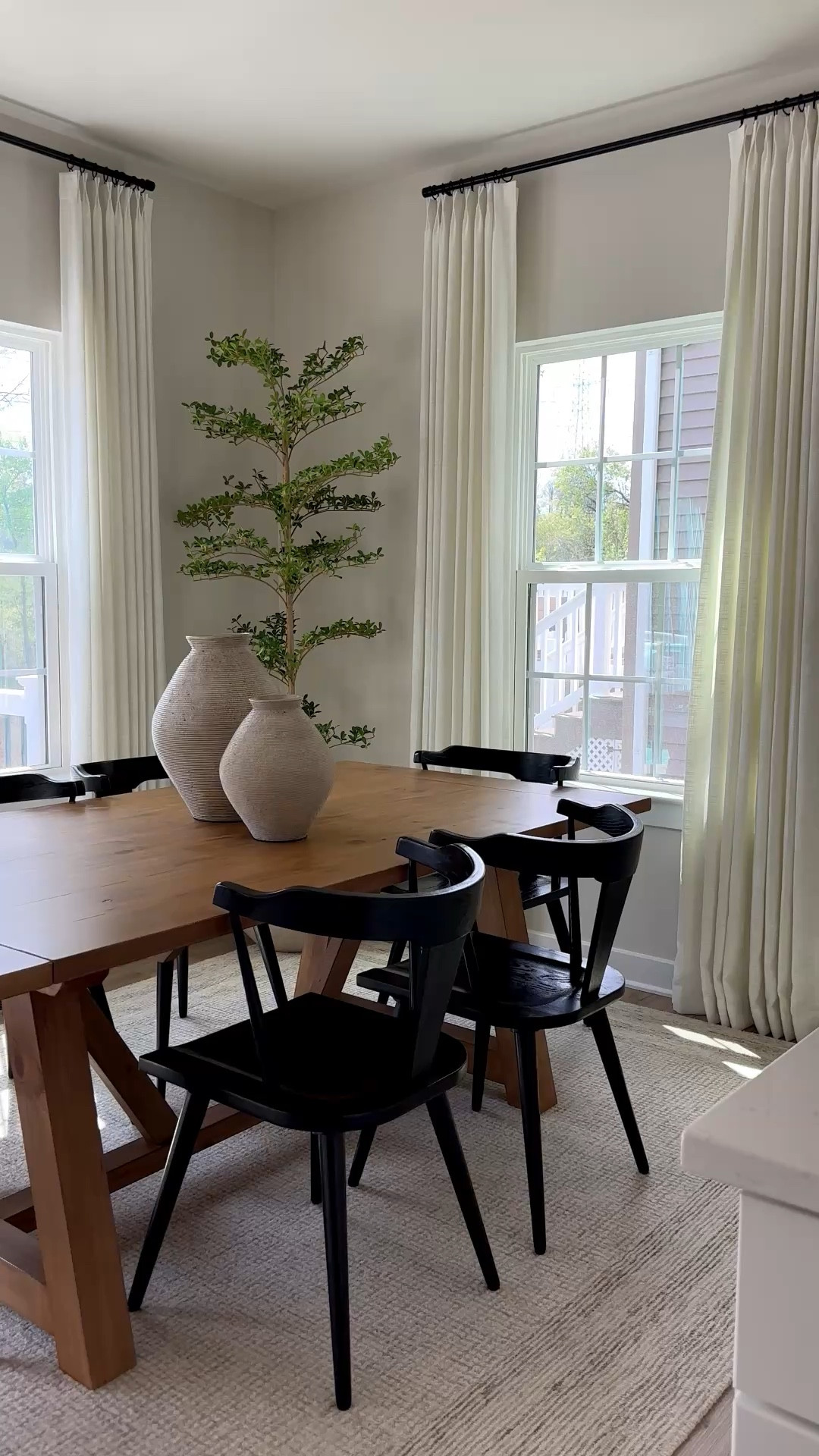 Dining room 
#diningtable #diningroom #diningchairs 

#LTKHome