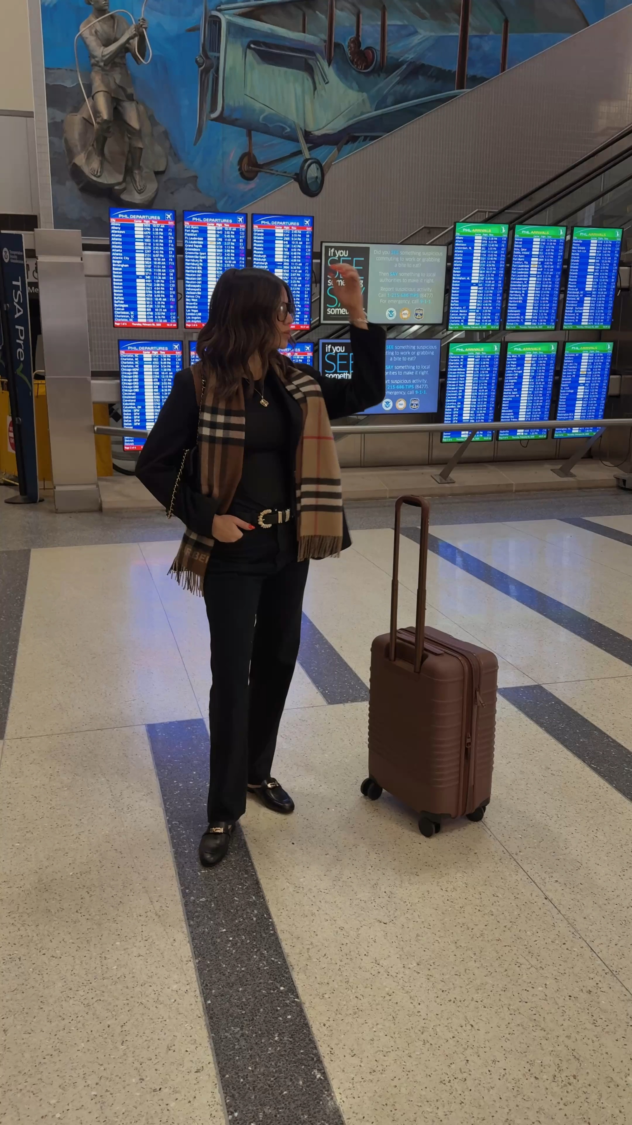 OOTD 
Agolde 90s pinch jeans size 27 (for a little loose fit)
Tshirt Small
Blazer M 
Shoes are Hermes Mules  

#LTKStyleTip