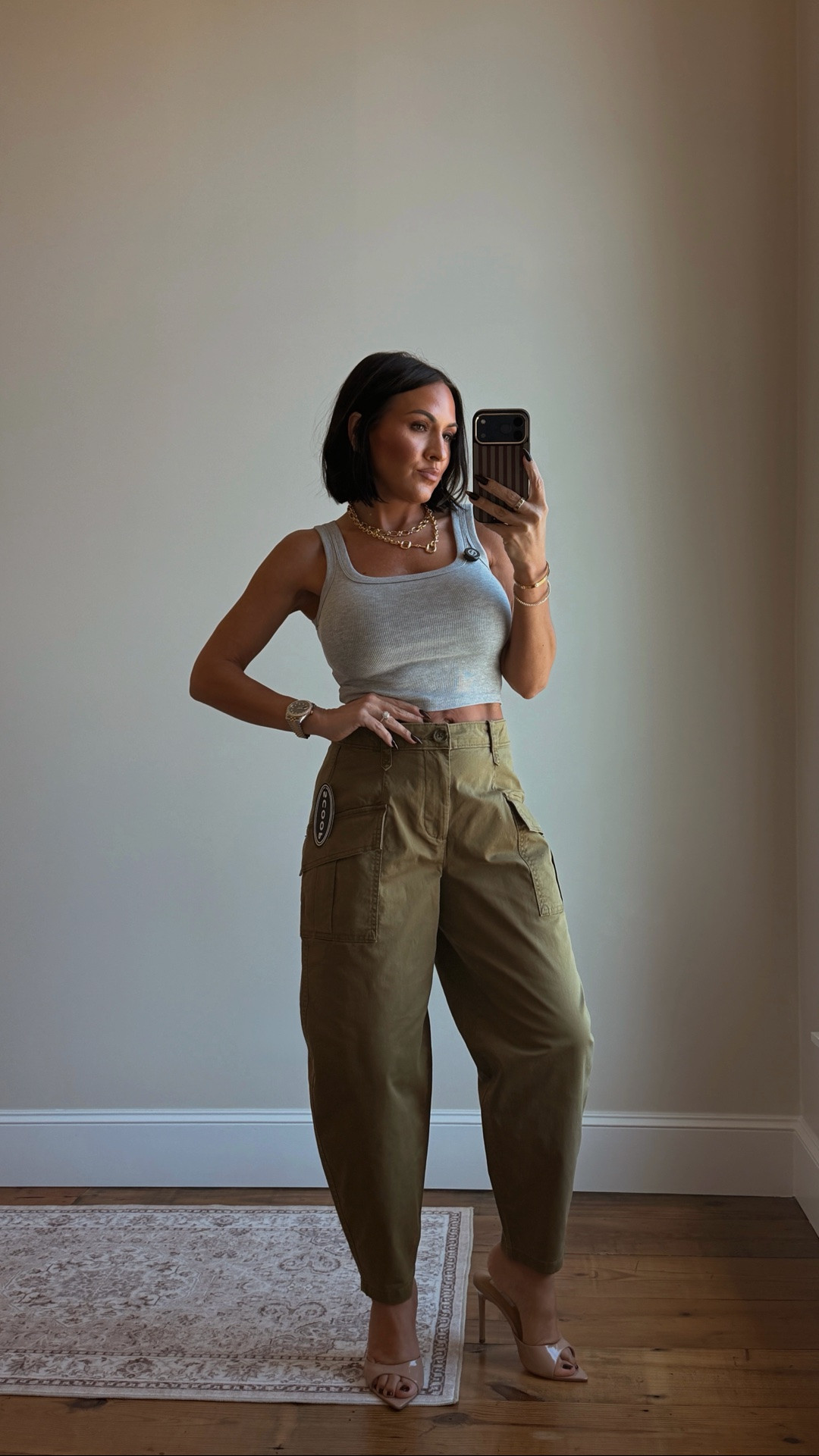 $32?! These PANTS are such a good find. 👀 I love the utility details, the slightly relaxed shape and obviously this olive green. 😂 They have way more personality than a basic pair of pants, but they’re still easy enough to throw on with a tank and heels.
