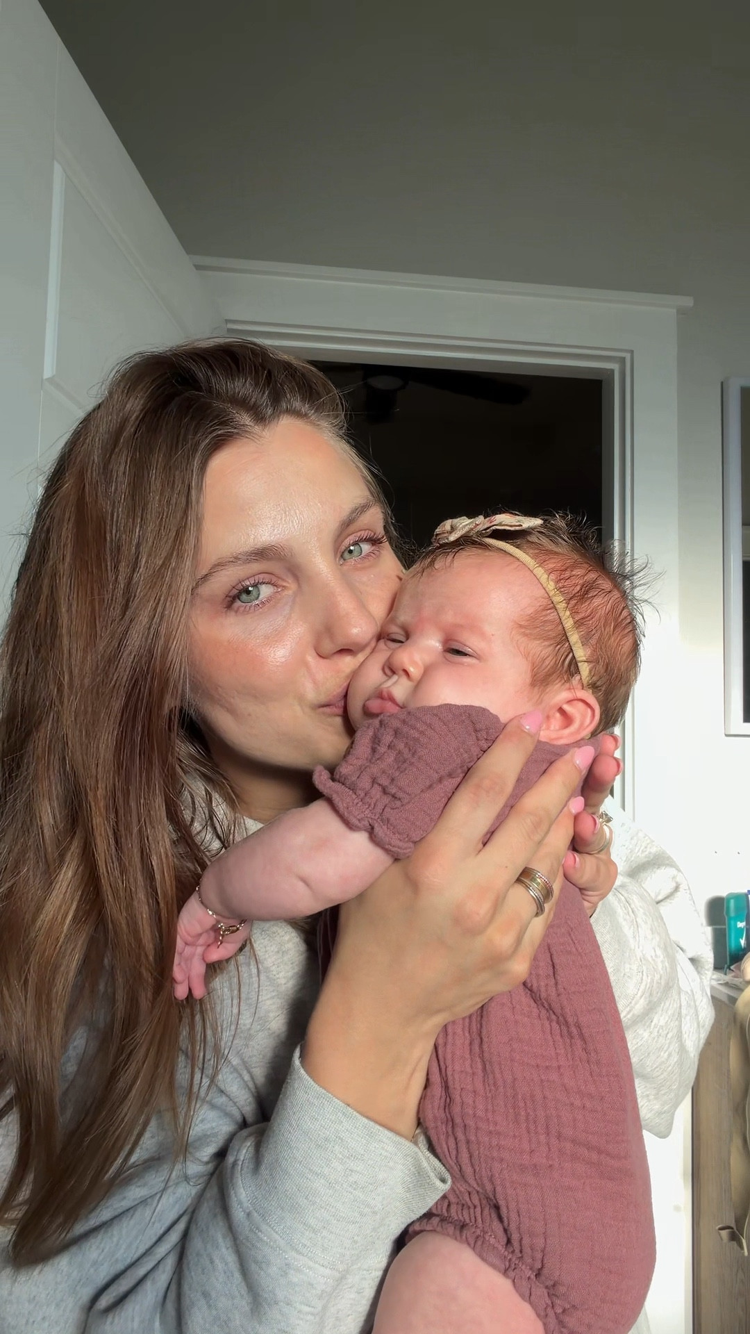 How many times does a mom kiss her baby in a day? 😆 it’s my favorite thing to do! Also, what did people do before baby carriers?? #1monthold #babycarrier #babywearing #vlog

#LTKmomlife #LTKBaby #LTKdayinmylife