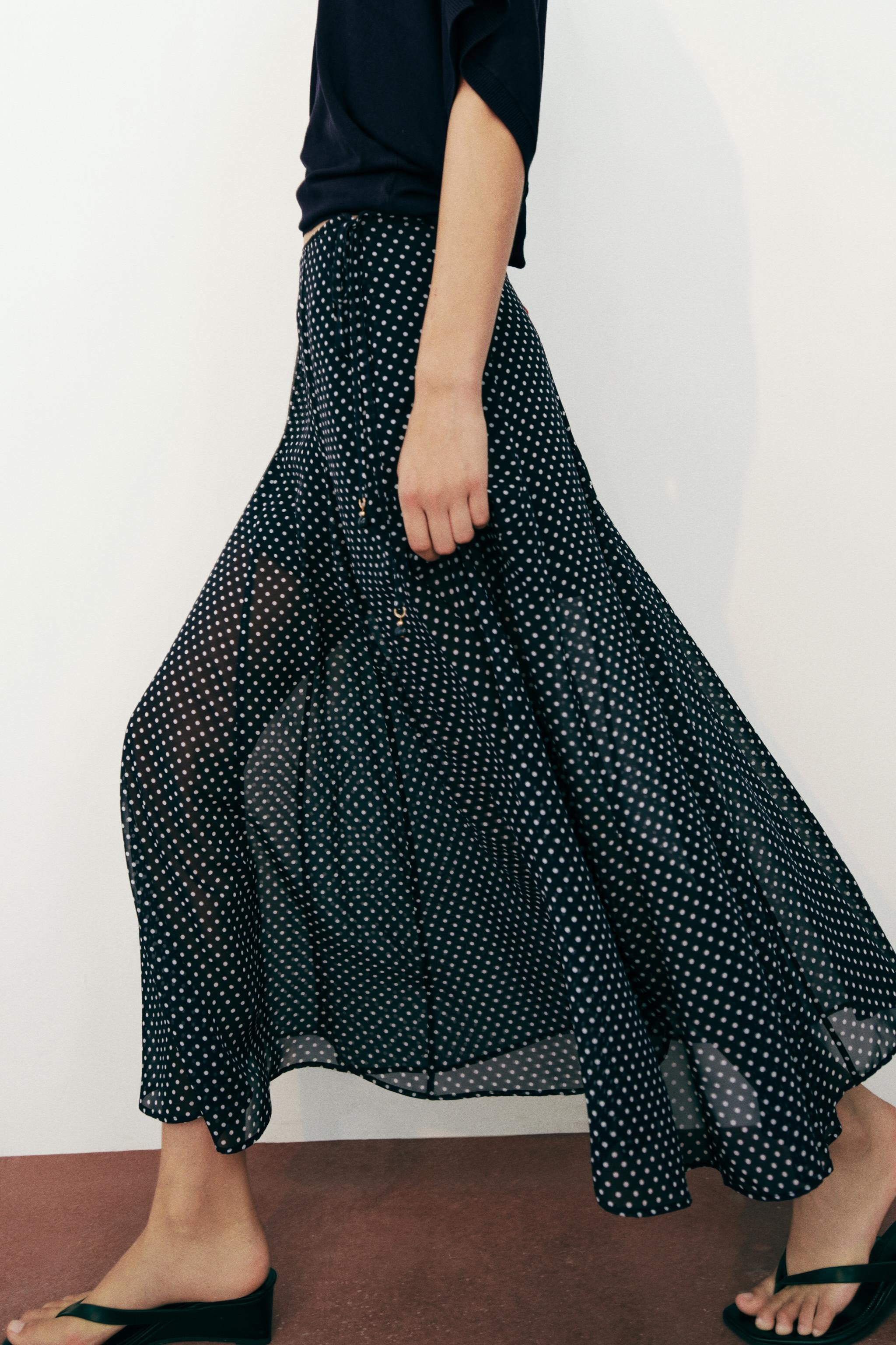 Model height: 183 cmSkirt with short inner lining and a side tie with bead detailing. A-line hem.... | Zara US