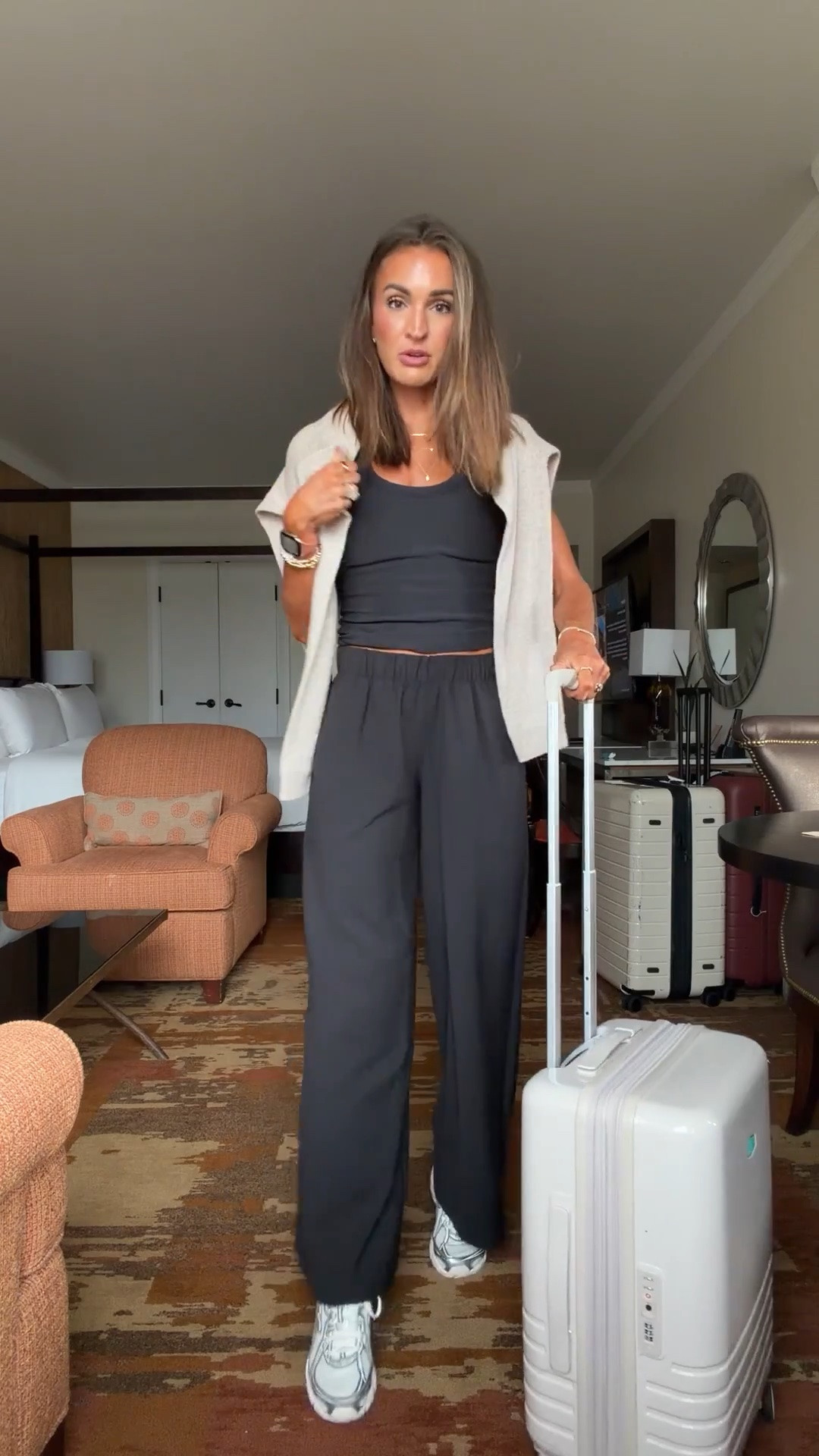 Chic travel outfit 🤍
