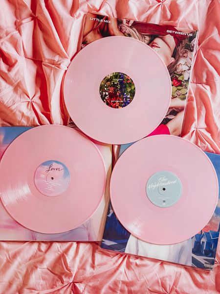 I Like Pink Vinyl Records! 💗📀 When I was going through my collection I noticed I had 3 vinyls that were similar pressing colors so I put them together and what do you know they are alike. ✨ I love these 3 albums and these pressings are just gorgeous. 💖 Do you have a colored pressing you adore? 🤔