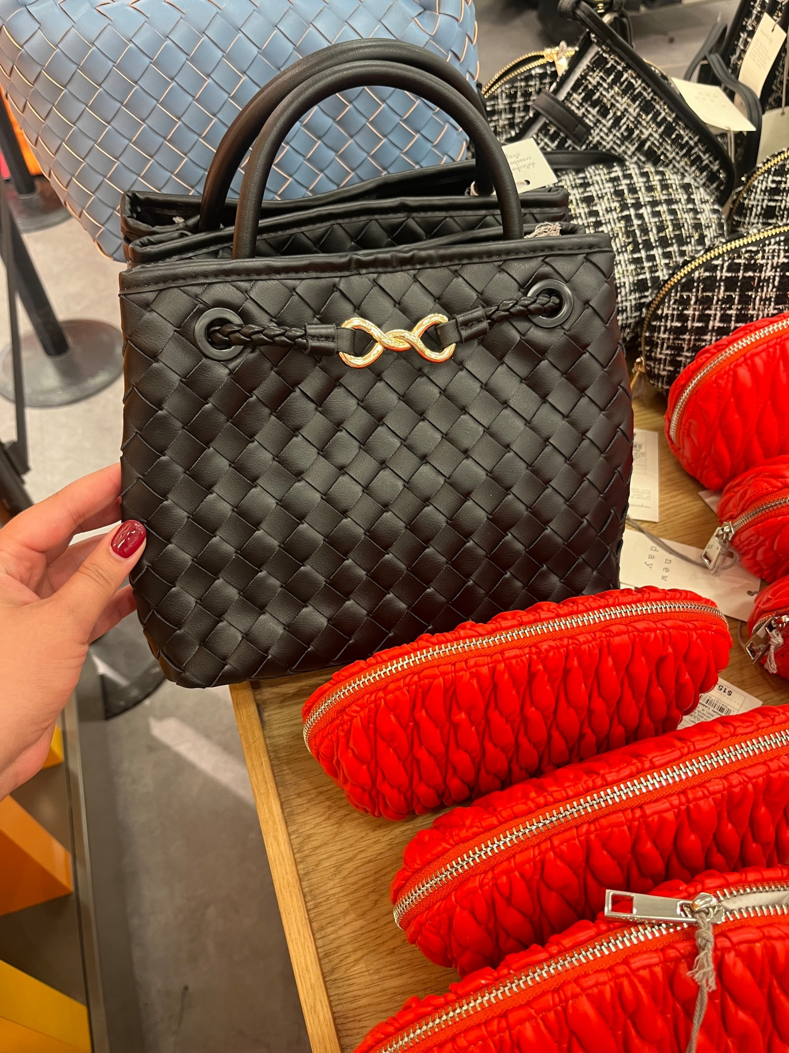 Medium Andiamo Intrecciato Shoulder Bottega Veneta dupe

#shopforless #purses #fashionfinds #amazonfashion

#LTKFindsUnder100 #LTKSeasonal #LTKU