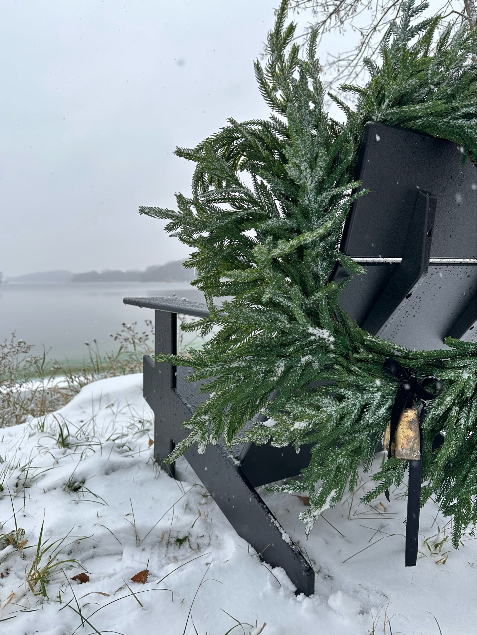 Faux Christmas wreath that looks oh so real!!

#LTKSeasonal #LTKhome #LTKHoliday