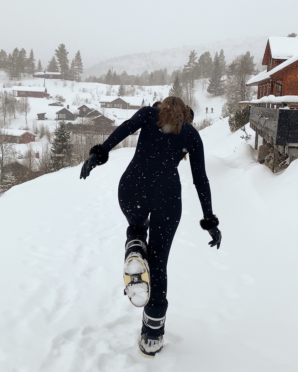 It’s moon boot szn again 🏔️🍾🌨️⁣
⠀⠀⠀⠀⠀⠀⠀⠀⠀⁣
⠀⠀⠀⠀⠀⠀⠀⠀⠀⁣
⠀⠀⠀⠀⠀⠀⠀⠀⠀⁣
⠀⠀⠀⠀⠀⠀⠀⠀⠀⁣
⠀⠀⠀⠀⠀⠀⠀⠀⠀⁣
⠀⠀⠀⠀⠀⠀⠀⠀⠀⁣
#apresski #moonboots #winteroutfitideas #winterfashion #skifashion #winteroutfit #winterstyle #skiseason #apres