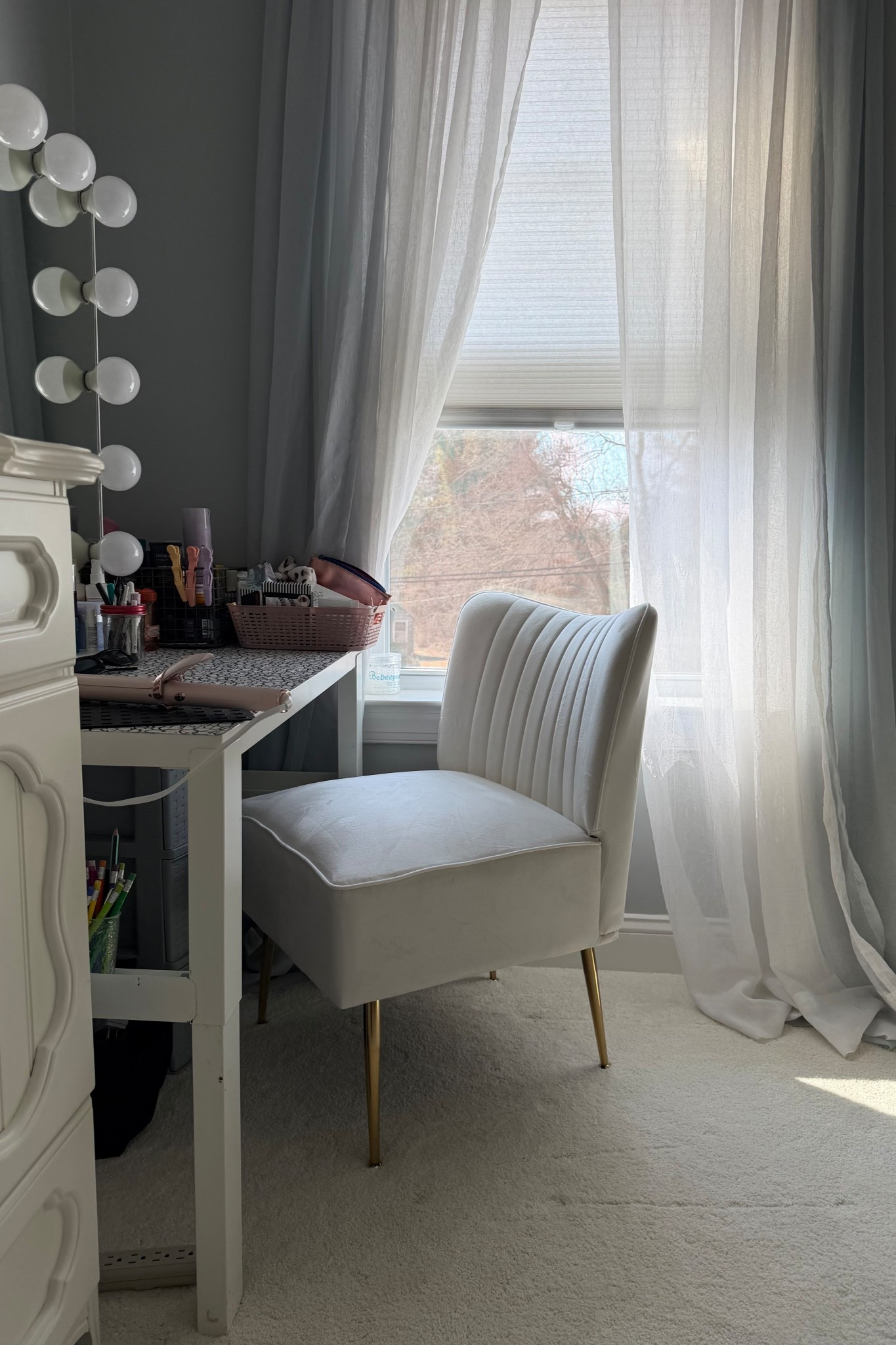 This velvet vanity chair instantly elevated my space 🤍
Chic, comfortable, and the perfect finishing touch for any vanity or bedroom.



#VelvetChair
#WayfairFind
#BedroomInspo

#LTKHome #LTKSaleAlert #LTKOver40