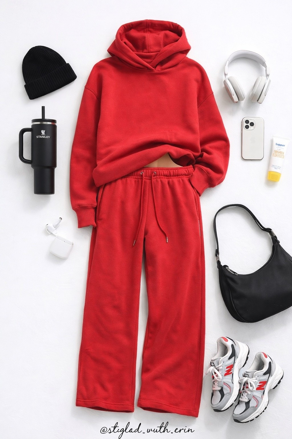 Red sweatsuit 🙌🏻❤️

#LTKValentine #LTKfitnessgoals #LTKmomlife