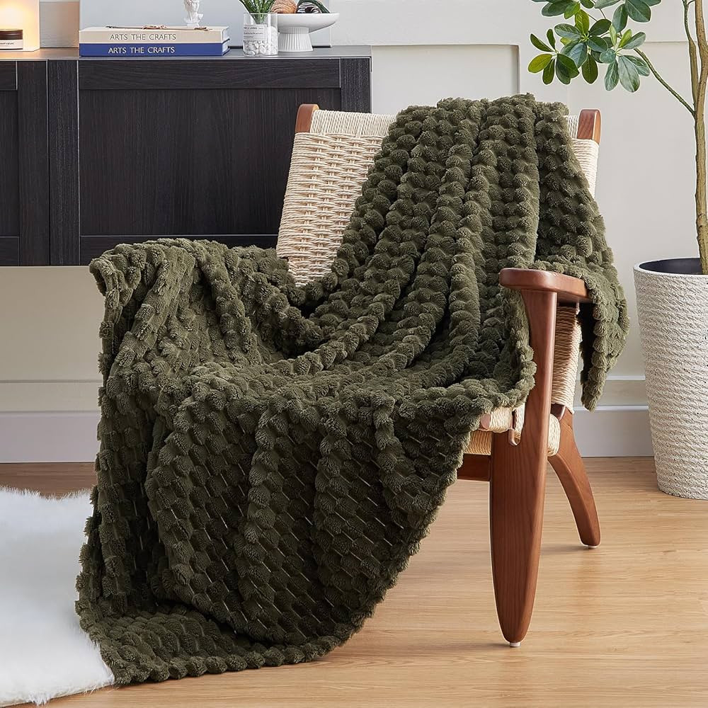 EXQ Home Fleece Throw Blanket for Couch or Bed - 3D Imitation Turtle Shell Jacquard Decorative Bl... | Amazon (US)