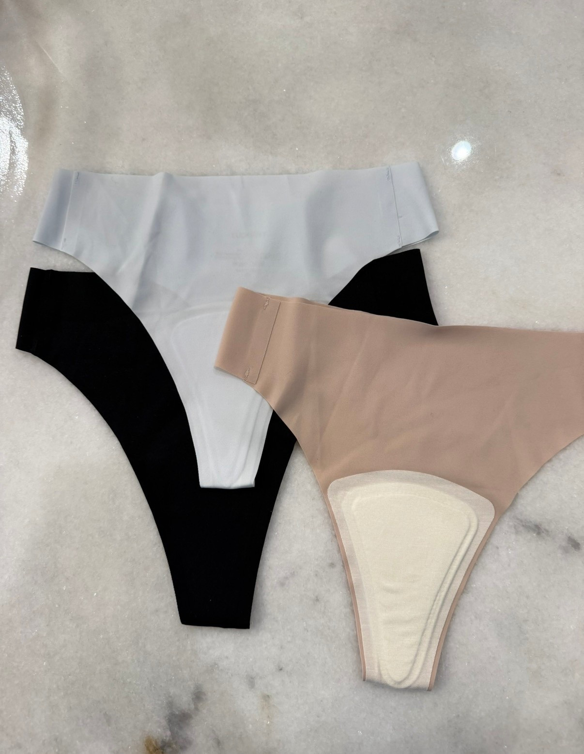 Seamless non marking anti camel toe  thongs don’t mark in leggings 