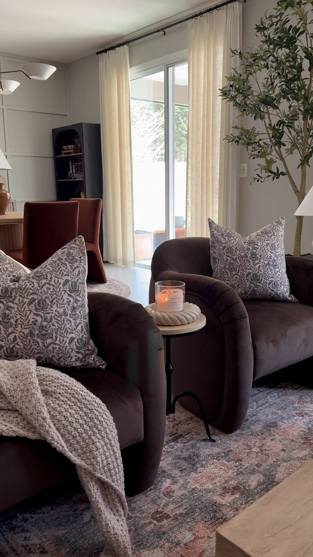 Check out these beautiful new pillow covers- they look designer without the price tag! 

Amazon home finds, Amazon pillow covers, designer inspired home finds, spring decor, living room inspo, brown accent chairs 

#LTKSaleAlert #LTKSeasonal #LTKHome