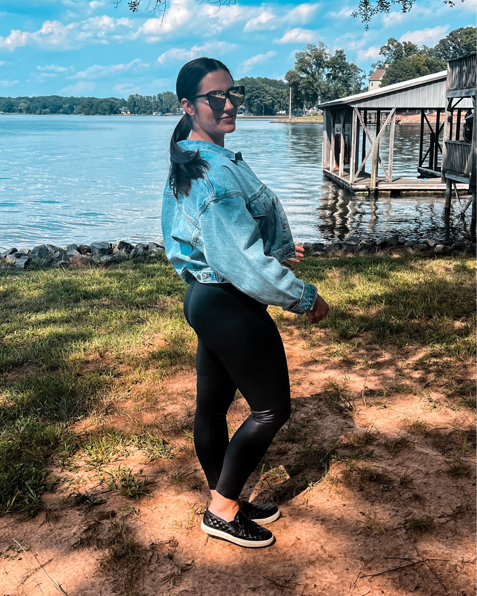 Faux leather leggings that can be worn during pregnancy or rolled down otherwise (an alternative to Spanx brand👀).  Cropped high-neck tank and oversized denim jacket! Cute and comfy everyday outfit and perfect summer-to-fall look.🍂🍁