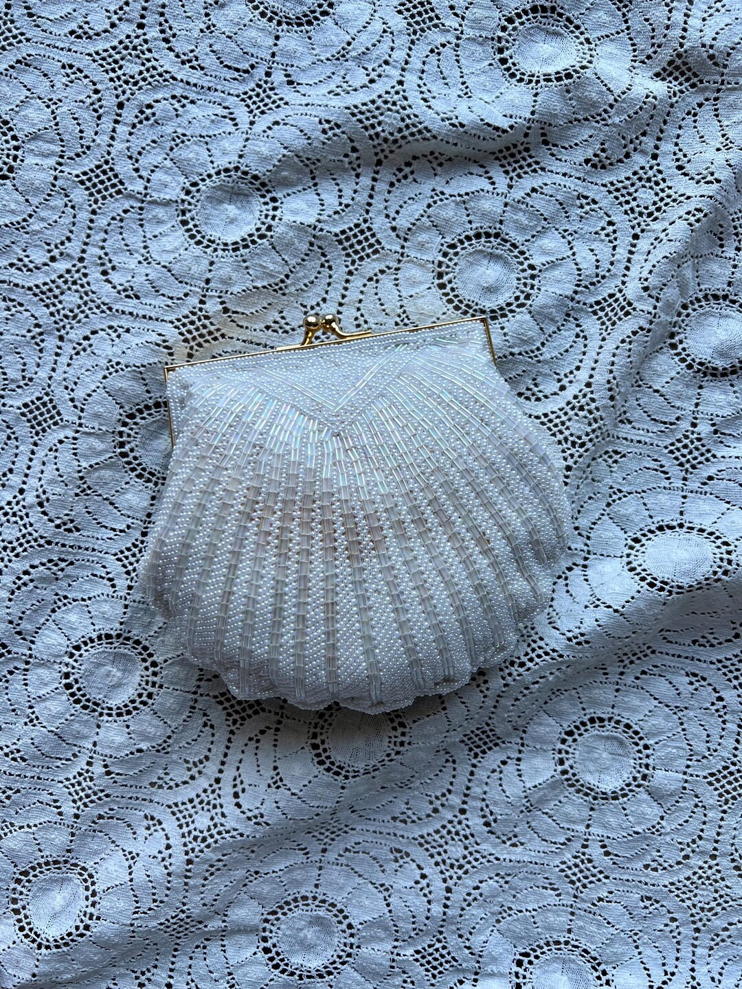 Vintage beaded shell  clutch crossbody bag with kiss lock - pristine condition | Etsy (US)