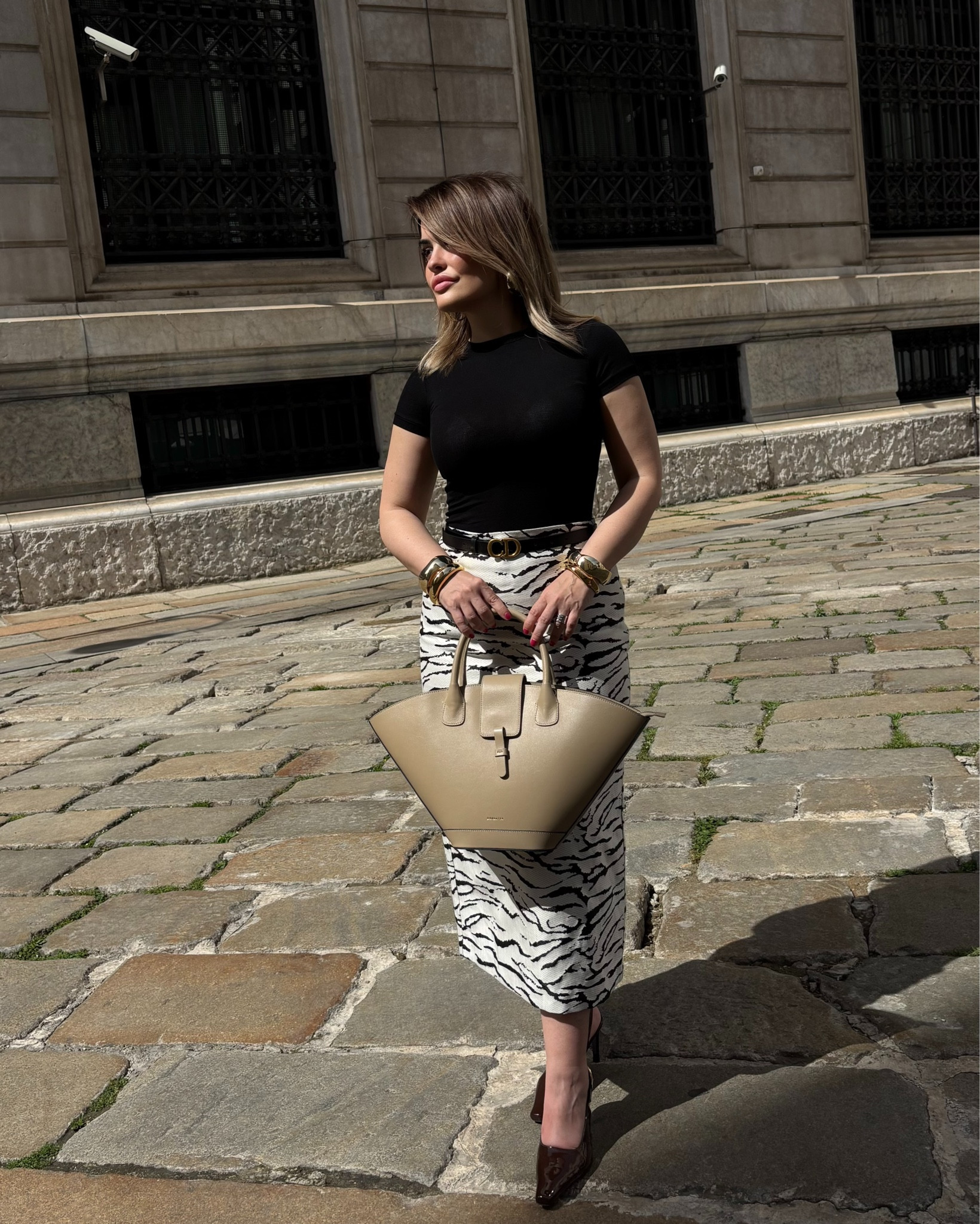 Zebra 🦓 
Skirt, shoes and similar bag linked for you 🤍

#LTKsale #LTKeurope #LTKsummer