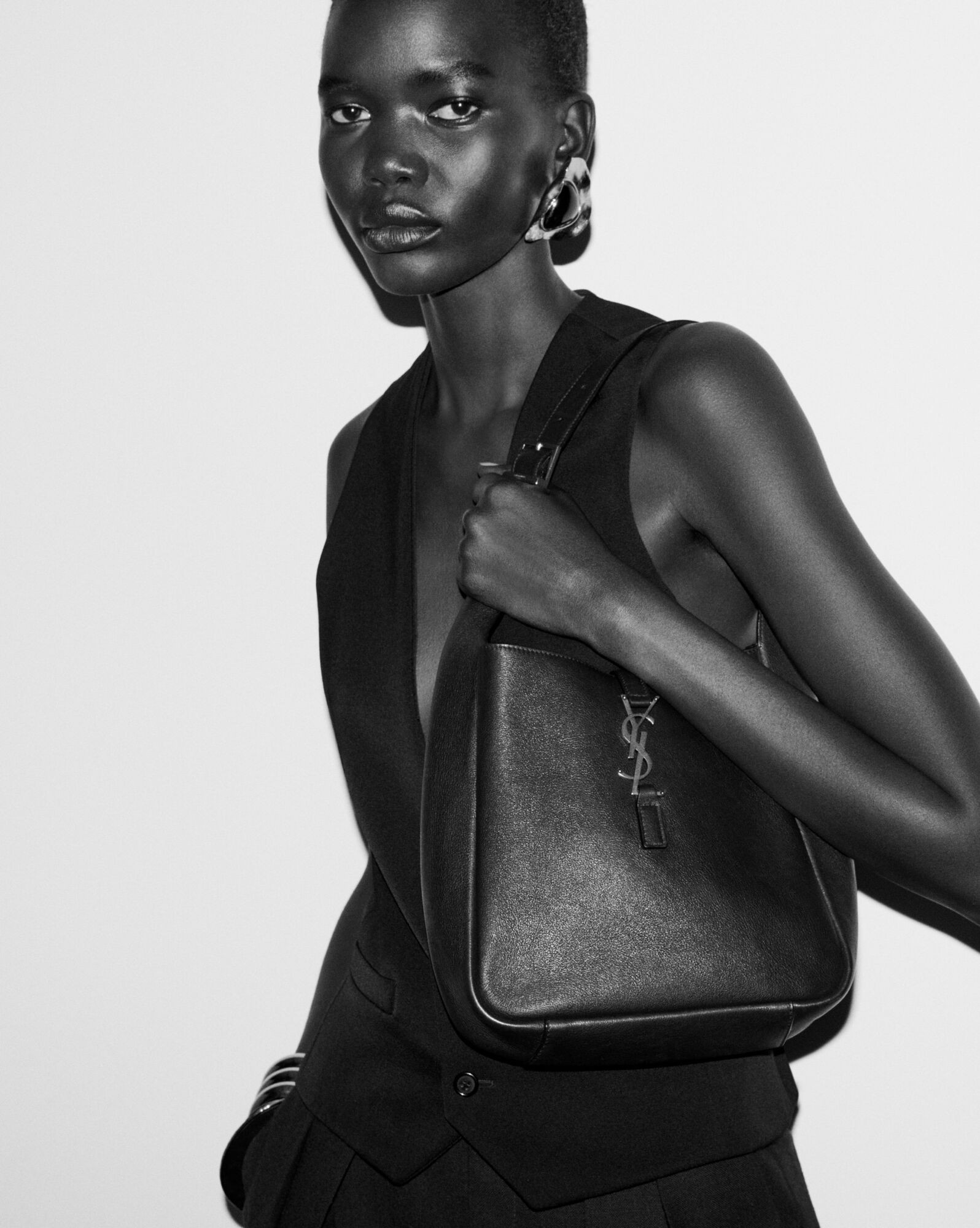 LE 5 À 7 supple SMALL IN GRAINED LEATHER | Saint Laurent Inc. (Global)
