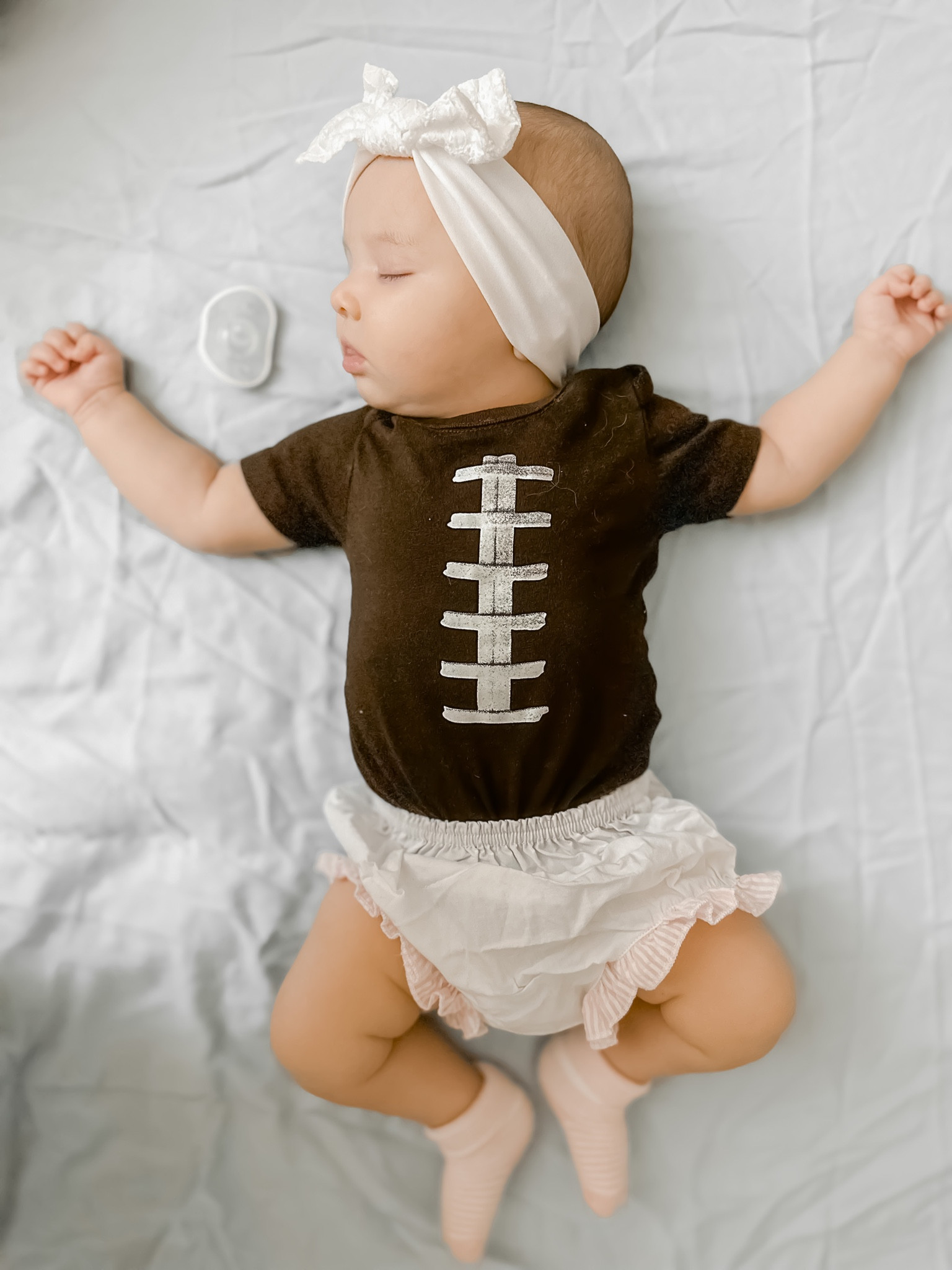 Girlie baby football outfit

Exact onesie and socks linked! 

Valentine’s Day, vday, football, Super Bowl, baby girl, bow, pink, white



#LTKbaby #LTKSeasonal #LTKkids