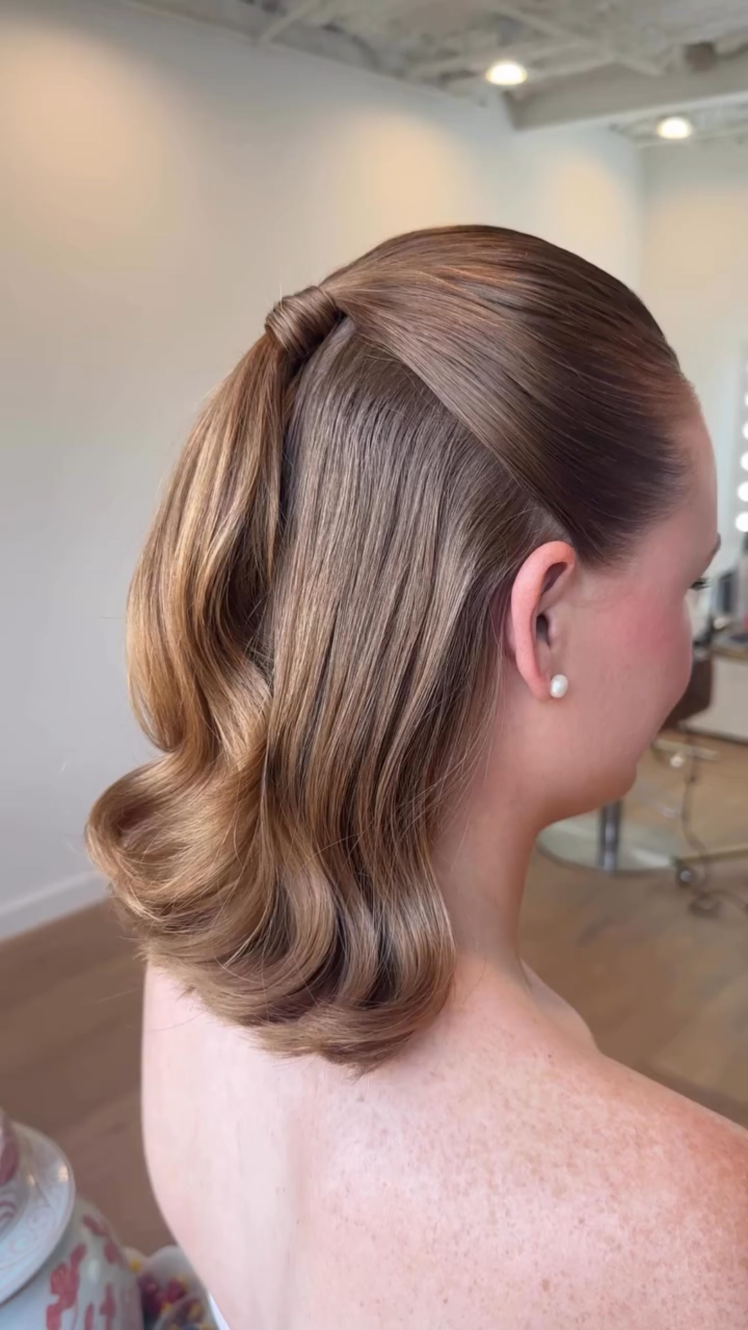 The cutest clean girl hairstyle for shorter hair! Hair by Lauren #etoillyxlauren @etoillyartistry #hair #halfup #halfuodown #shorthair #sleek