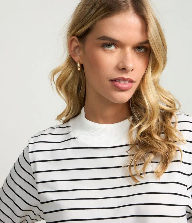 Blusa Básica com Golinha Alta e Estampa de Listras Off White | Renner (BR)