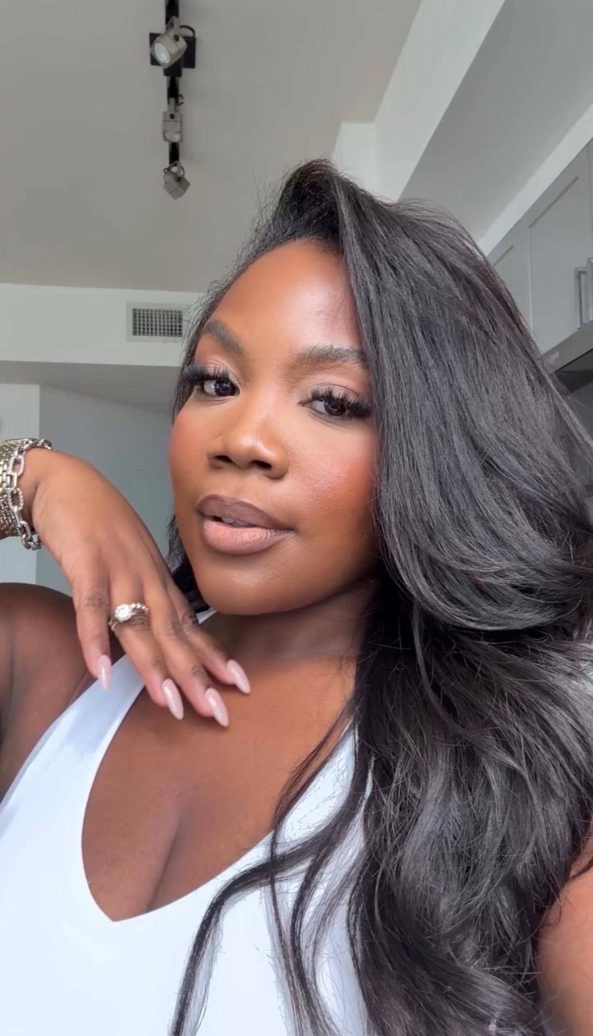 I fear I ate with this look. Do y’all want an updated makeup tutorial? 

Linked my fav products for this hair 🤎

Blowout, hair tutorial, GRWM, nude lip, Emmy petit 

#LTKBeauty #LTKFindsUnder50