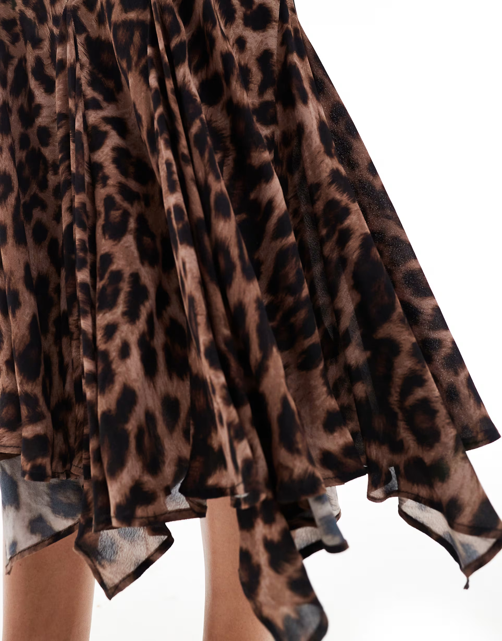 Forever New – Chiffon-Midaxikleid mit Leopardenmuster und Wasserfallausschnitt | ASOS | ASOS (Global)