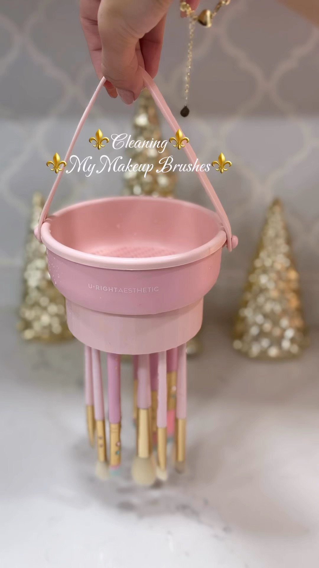 Cleaning all my makeup brushes with this 3 in 1 makeup brush silicone cleaning tool


#LTKBeauty #LTKGiftGuide #LTKVideo