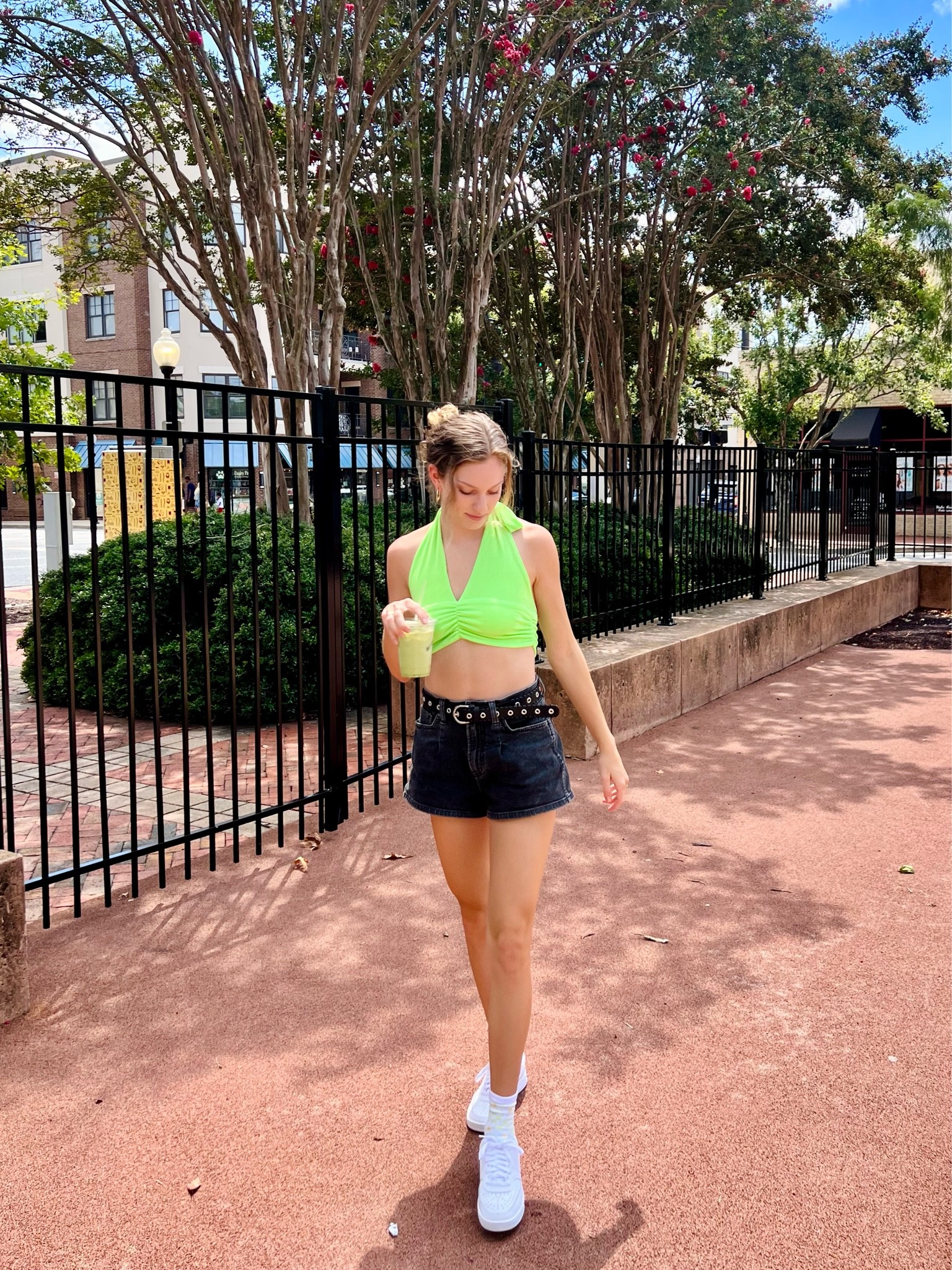 a neon halter top momenttttt 🤩

#LTKsalealert #LTKSeasonal #LTKbeauty