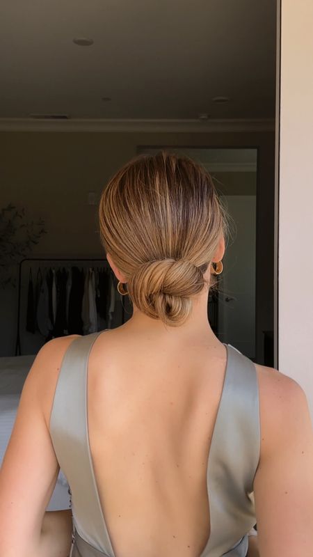 Breaking down how to do my 10 second low bun! 💖

#LTKparties #LTKbeauty #LTKHoliday