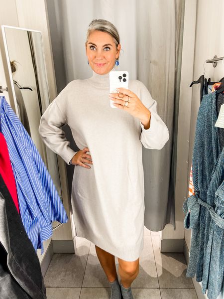 H&M try on

A lovely, soft kit colored knitted dress. It contains a tiny bit of wool, making it nice and warm and has good length. I am wearing a medium. 

The back of the neck has a little slit so you don’t feel like you’re being choked. 



#LTKeurope #LTKcurves #LTKunder50