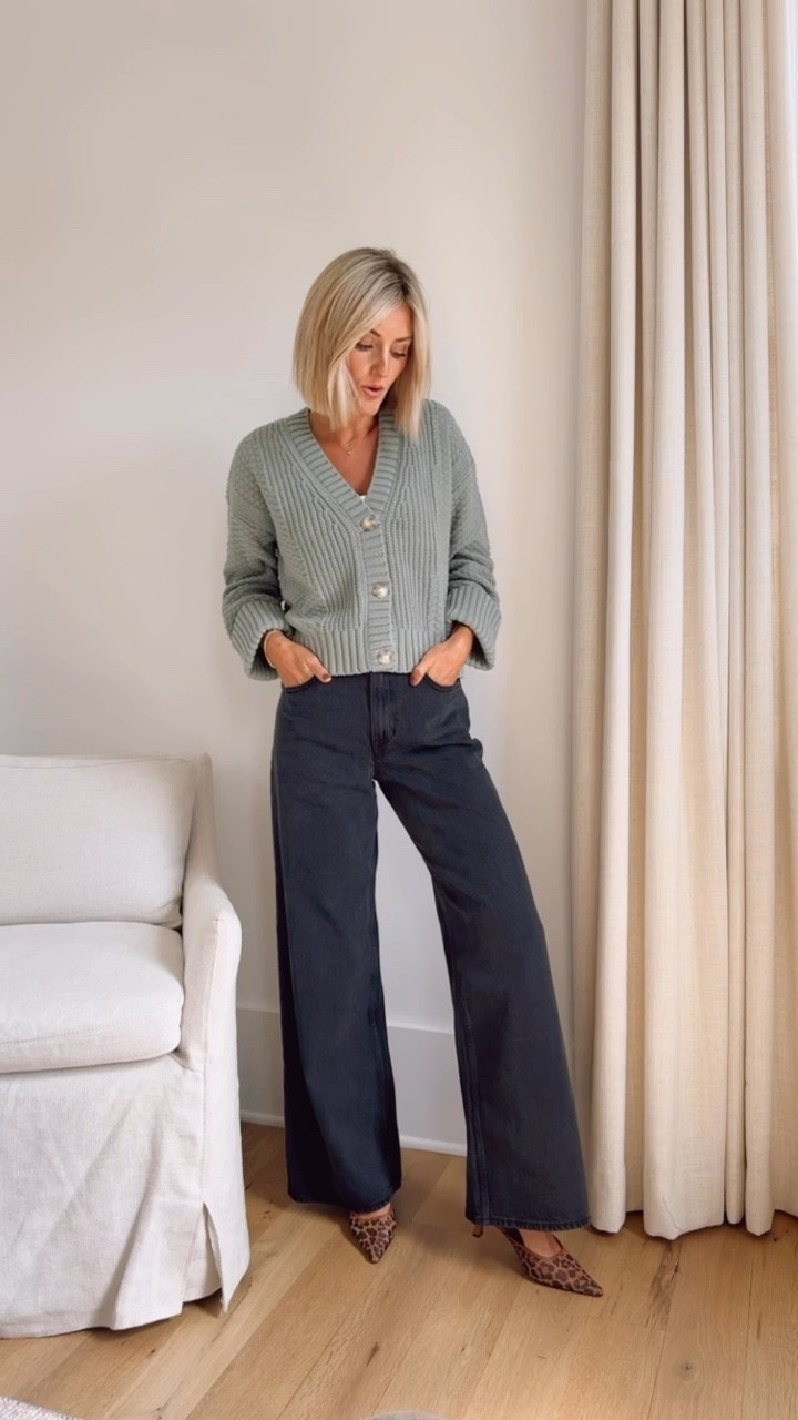 This would be such a cute look for the fall! Use code AFLOVERLY for 15% off! Wearing S/25! @abercrombie @shop.ltk #liketkit

Loverly Grey, Abercrombie, fall outfit, wide leg jeans 

#LTKSaleAlert #LTKStyleTip