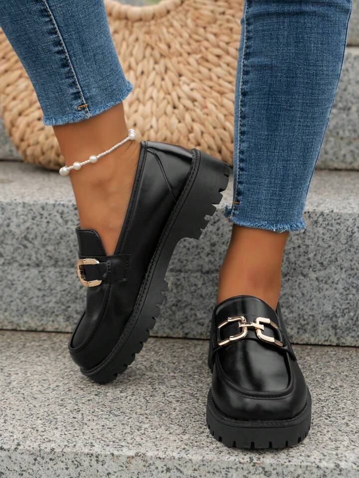 Damen Slip-On Loafers, britischer Stil schwarze Lackleder Retro Mokassins mit tiefer Öffnung | SHEIN