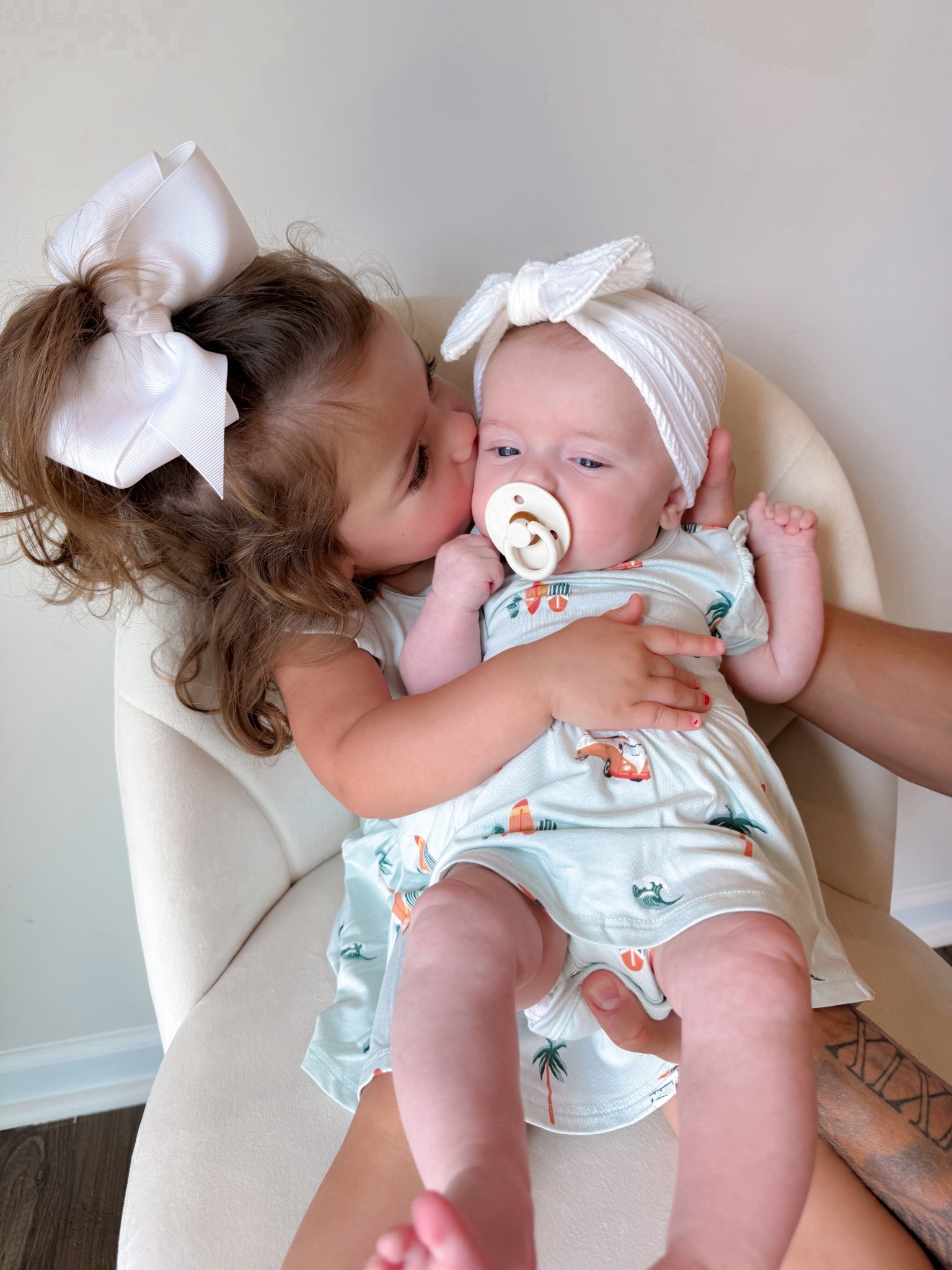 Kyte Baby new Dew Surf print is SO perfect for summer! Love that my girls can match together & look oh so cute! 😍 #ad #kytebabysurf

Matching bamboo outfits / matching family style / Kyte baby / 

#LTKFindsUnder50 #LTKBaby #LTKKids