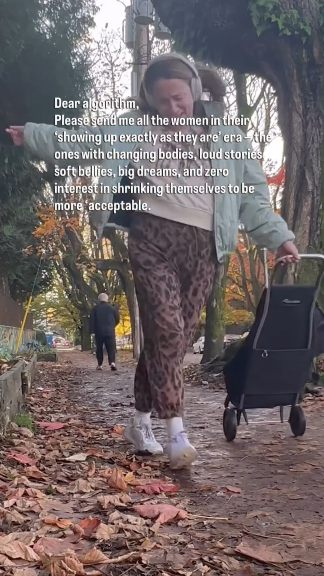 👋🏼I’m not here to pretend I have it all together.
🙌🏼I’m here to talk body neutrality, style, endo, growing up in the 80s/90s, and figuring out who the hell we are in our 40s.(also my stories are filled with my life as a private chef. 👩🏼‍🍳)

✅Follow along if you’re ready for real talk, real style, and showing up as you are!

#BodyNeutrality
#FashionForEveryBody
#SoftBellyStyle
#EndoWarrior
#StyleOver40
#RealWomenRealBodies
#WomenInTheir40s
#90sKidEnergy
#ThisIs40ish
#BloatFriendlyFashion
#EveryBodyWelcome
#SaraMushansky