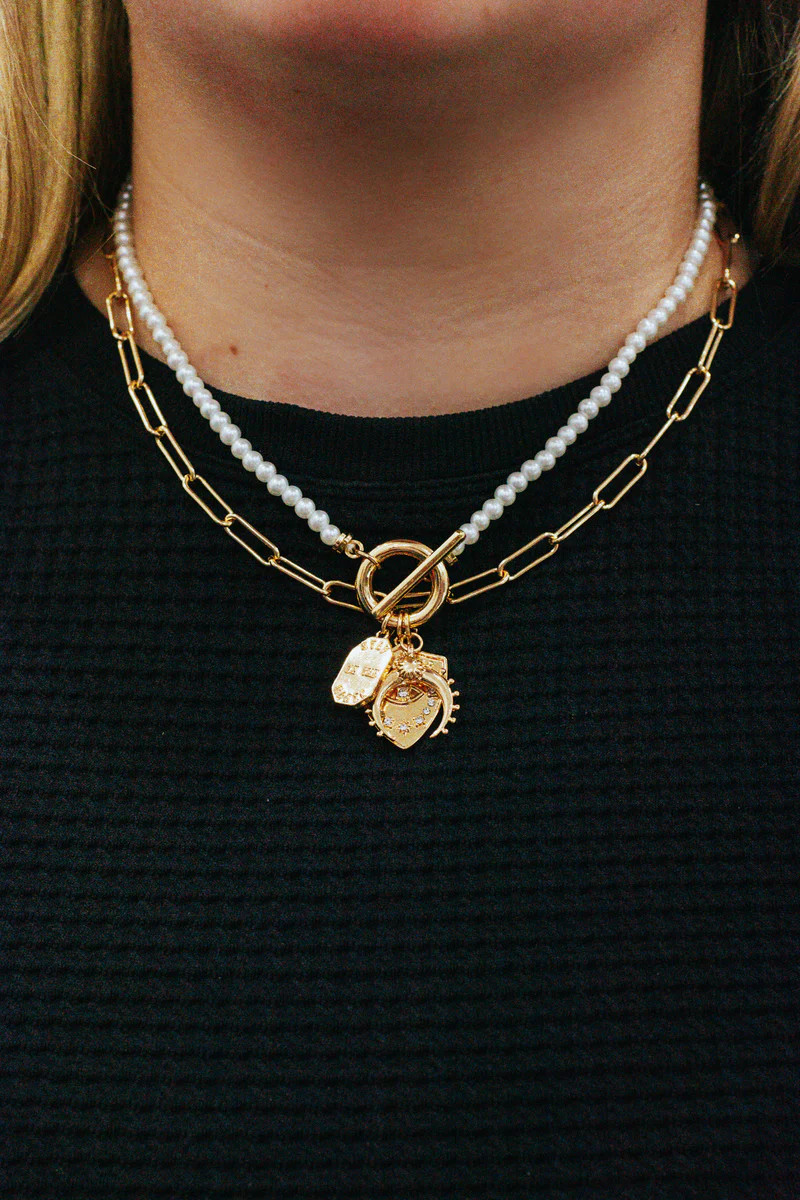 Keep It Chic Gold Pendant Necklace | Apricot Lane Boutique