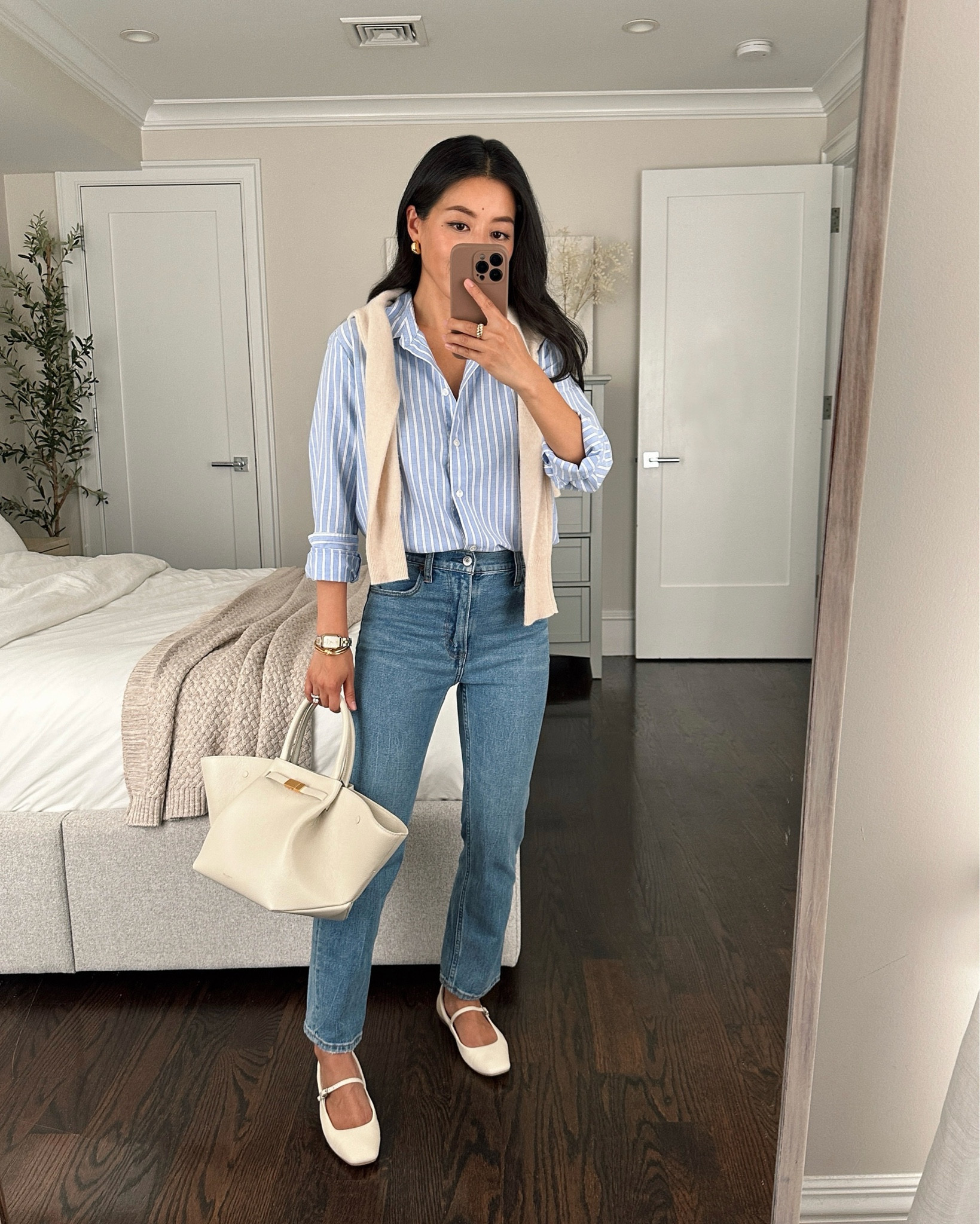 Last day of AFLTK for 20% off abercormbie 

• High Rise Ankle jeans 24 short - wash is “medium” and well stocked now! my most worn A&F jeans with a classic slim straight fit, I’m 5 ft tall and prefer the short (inseam measures 24.5” on line) which works great for flats sneakers, heels, and loafers. 

• Oxford shirt xxs - a surprisingly nice fit for petites. Not too slim, not too loose, and a subtle Oxford fabric texture. 

• Demellier bag

• Dolce vita flats 5.5 #LTKsalealert #LTKworkwear


#LTKFallSale