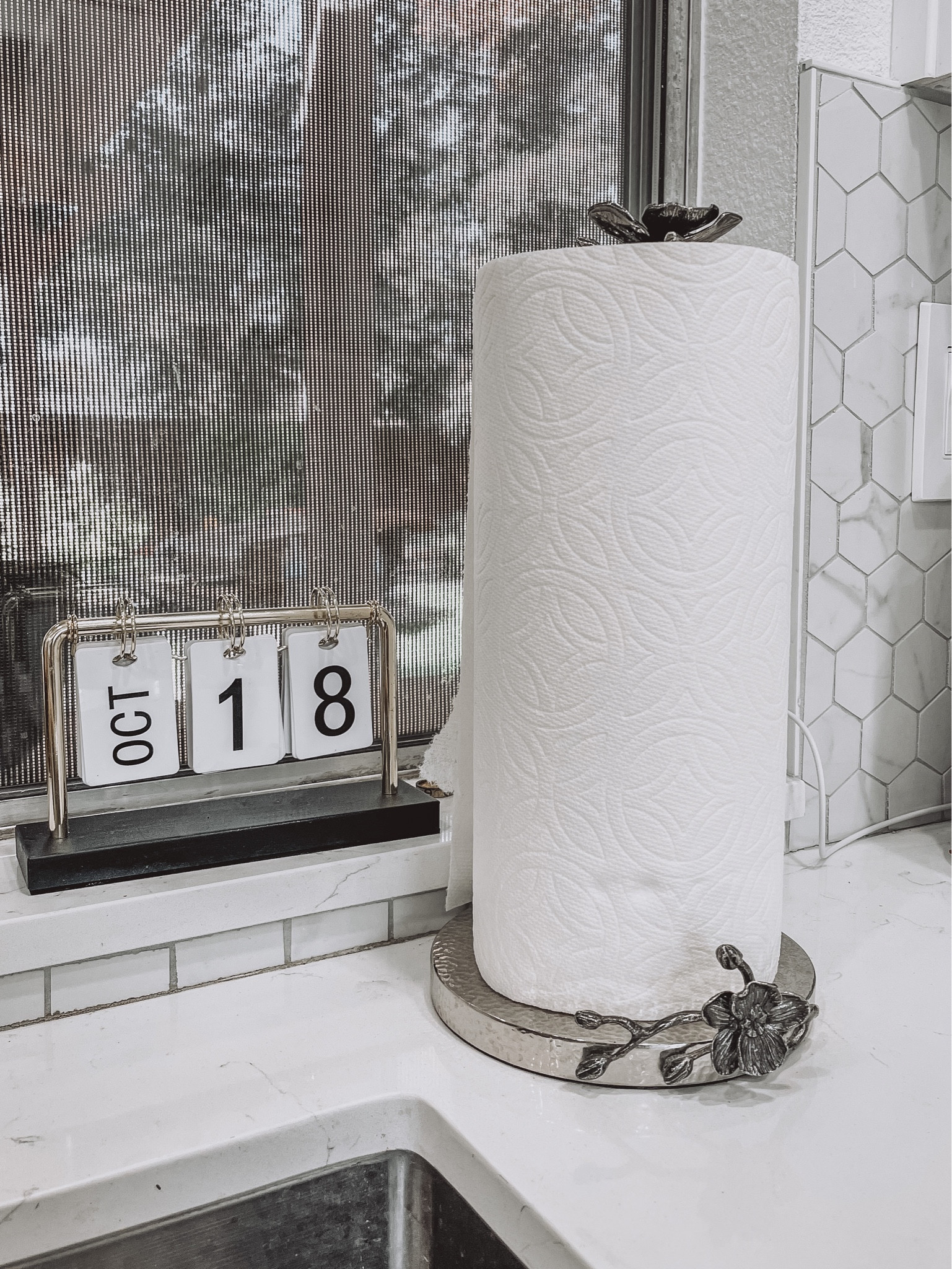 Beautiful holder for paper towel #kitchen #fancykitchen #house #home #decor

#LTKSeasonal #LTKHoliday #LTKhome