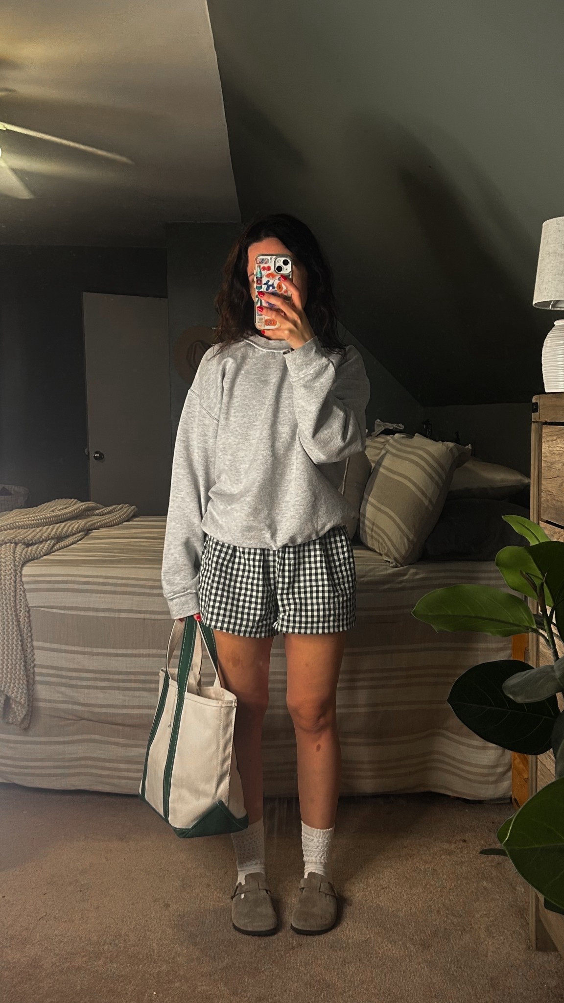 another easy weekend fall transitional outfit 🍁 sweatshirt, boxer shorts, and socks are all Amazon.

boxer shorts // S (TTS)
sweatshirt // M (sized up for oversized fit)


#LTKStyleTip #LTKSeasonal