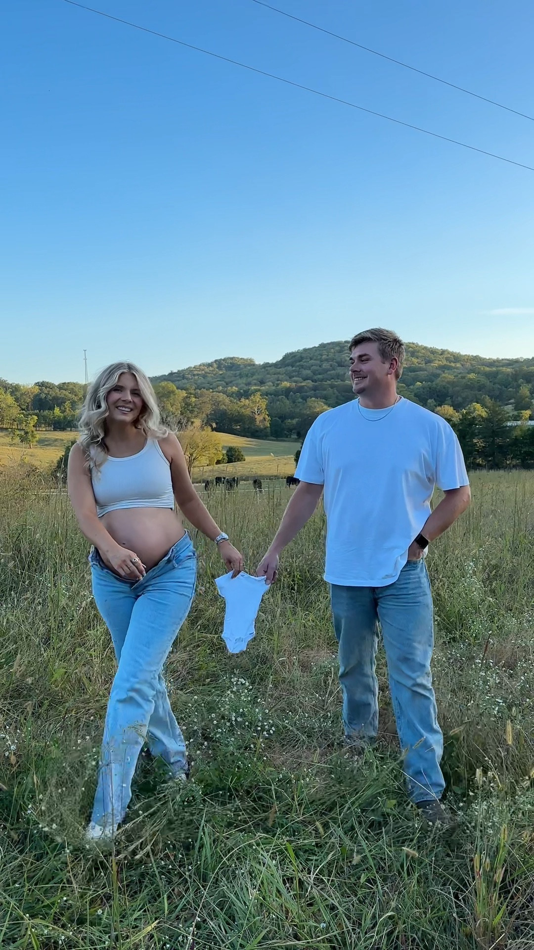 Maternity photo shoot outfit // blue jeans maternity outfit 

#LTKbump #LTKbaby #LTKfamily