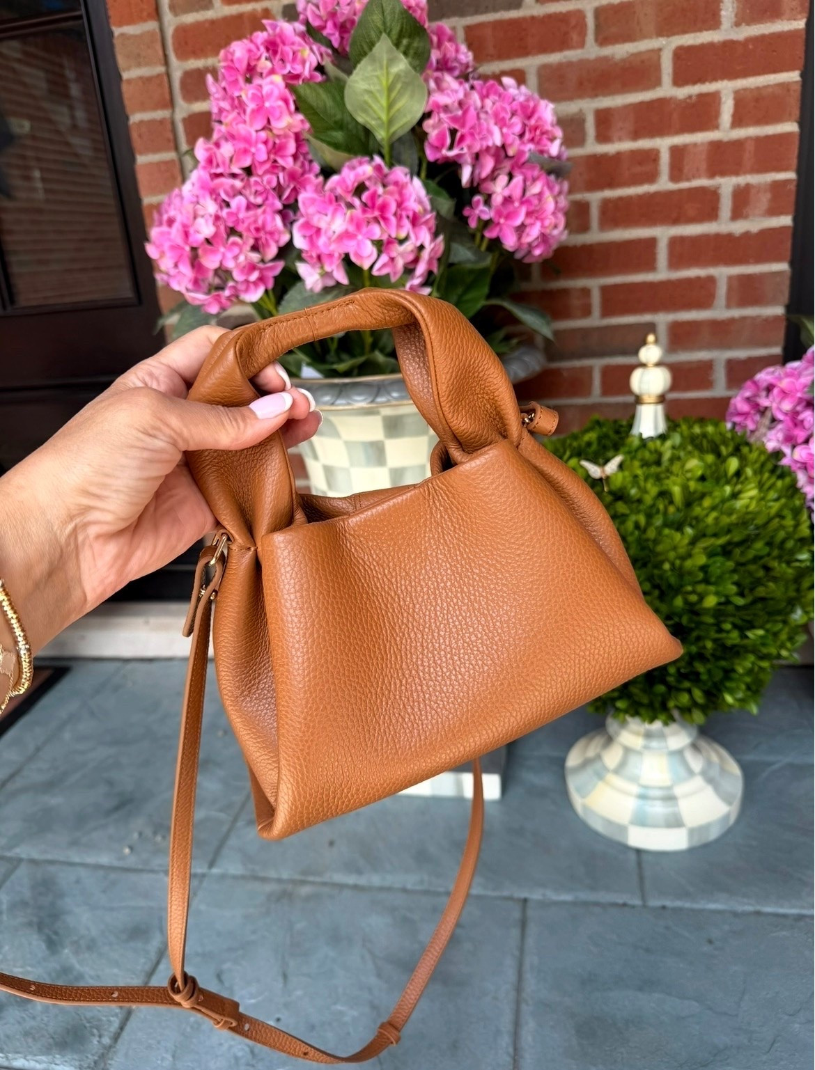 This bag from @Quince is going to be my new bag for fall! It looks so chic and I’ve already received so many compliments on it! It also comes in a few other colors too!

#LTKSeasonal #LTKOver40 #LTKMidsize