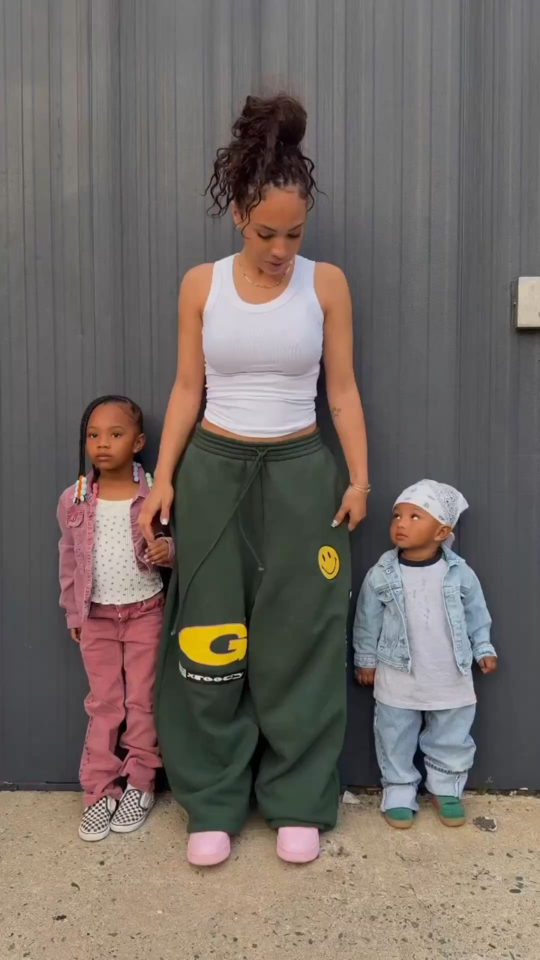 Another ootd from the crew

Family style, family outfits, kids outfits, casual style, styling sweats

#LTKMothersDay #LTKootd #LTKgrwm