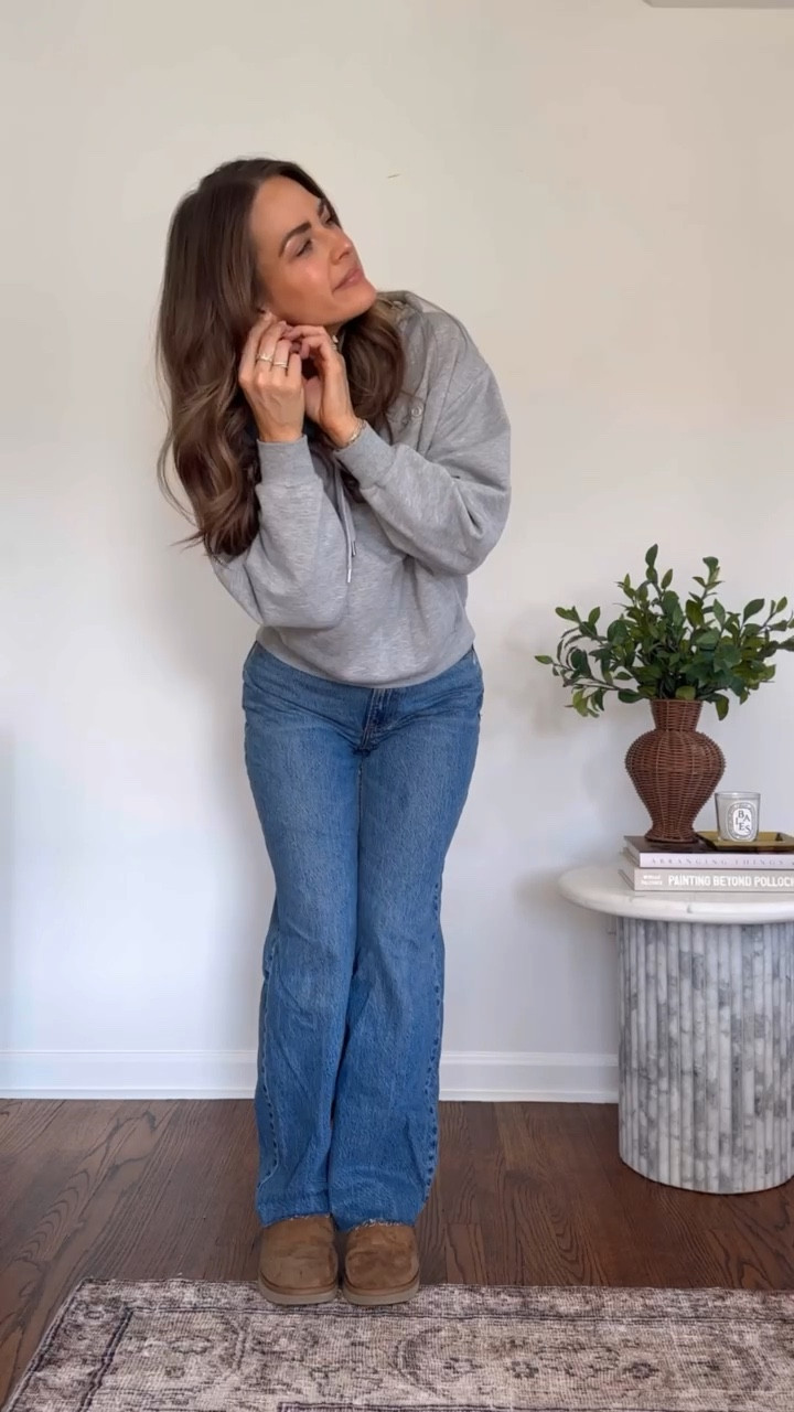 Winter Outfit Inspo DAY THREE ❄️

Trench Coat (36)
Jeans (26 R)
Hoodie (S)
Uggs (TTS)
Earrings (code: ALOPROFILE)

 



#LTKSeasonal #LTKWatchNow #LTKStyleTip